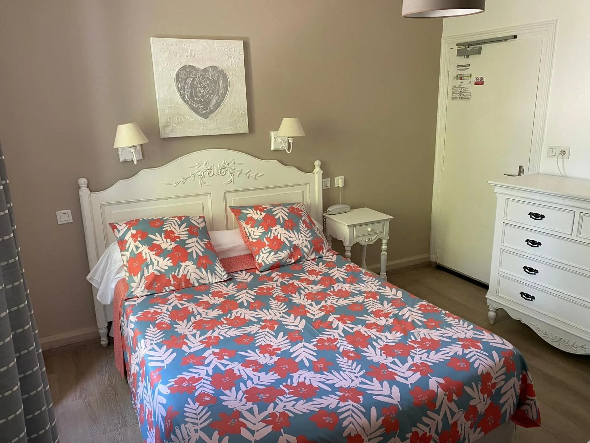 Bed in HOTEL LES MARRONNIERS