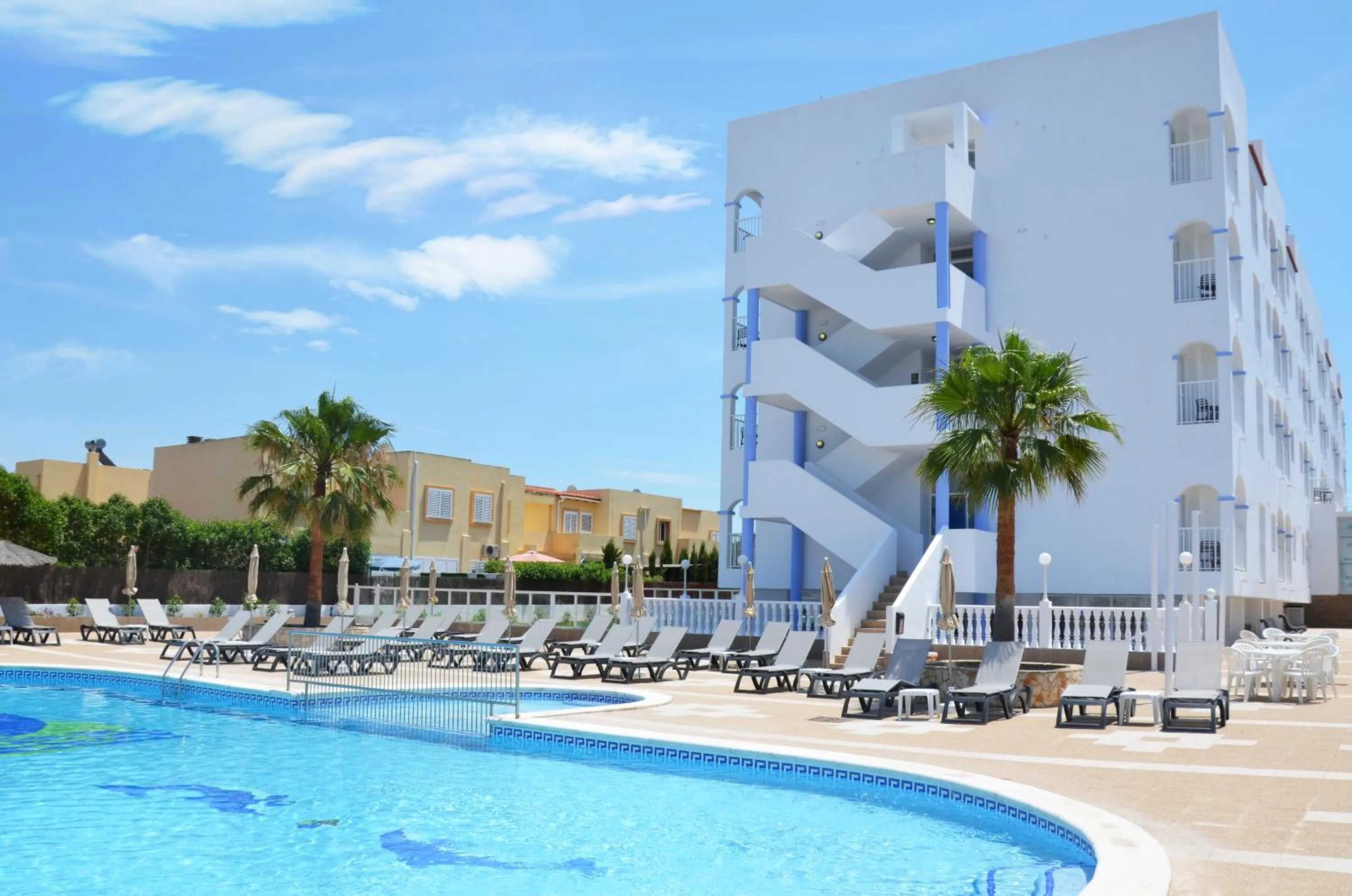 Property building in Hotel Apartamentos Vibra San Marino