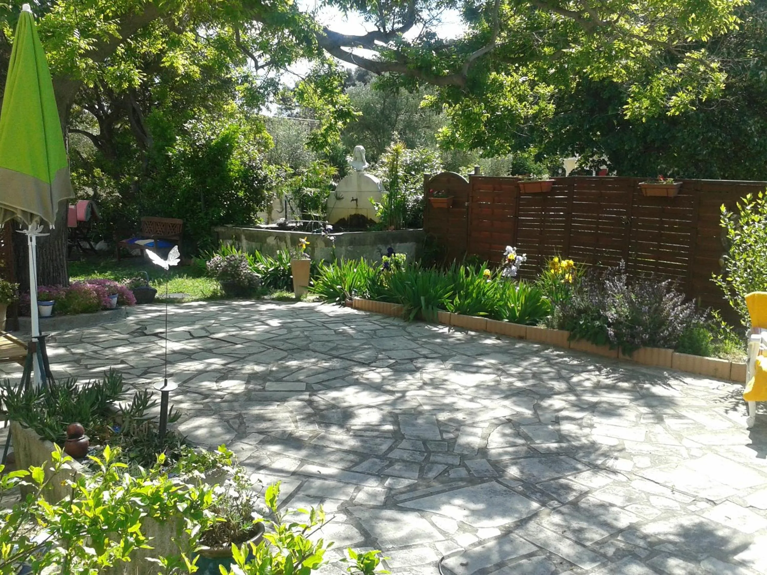 Balcony/Terrace in B&B Le Clos des Cigales