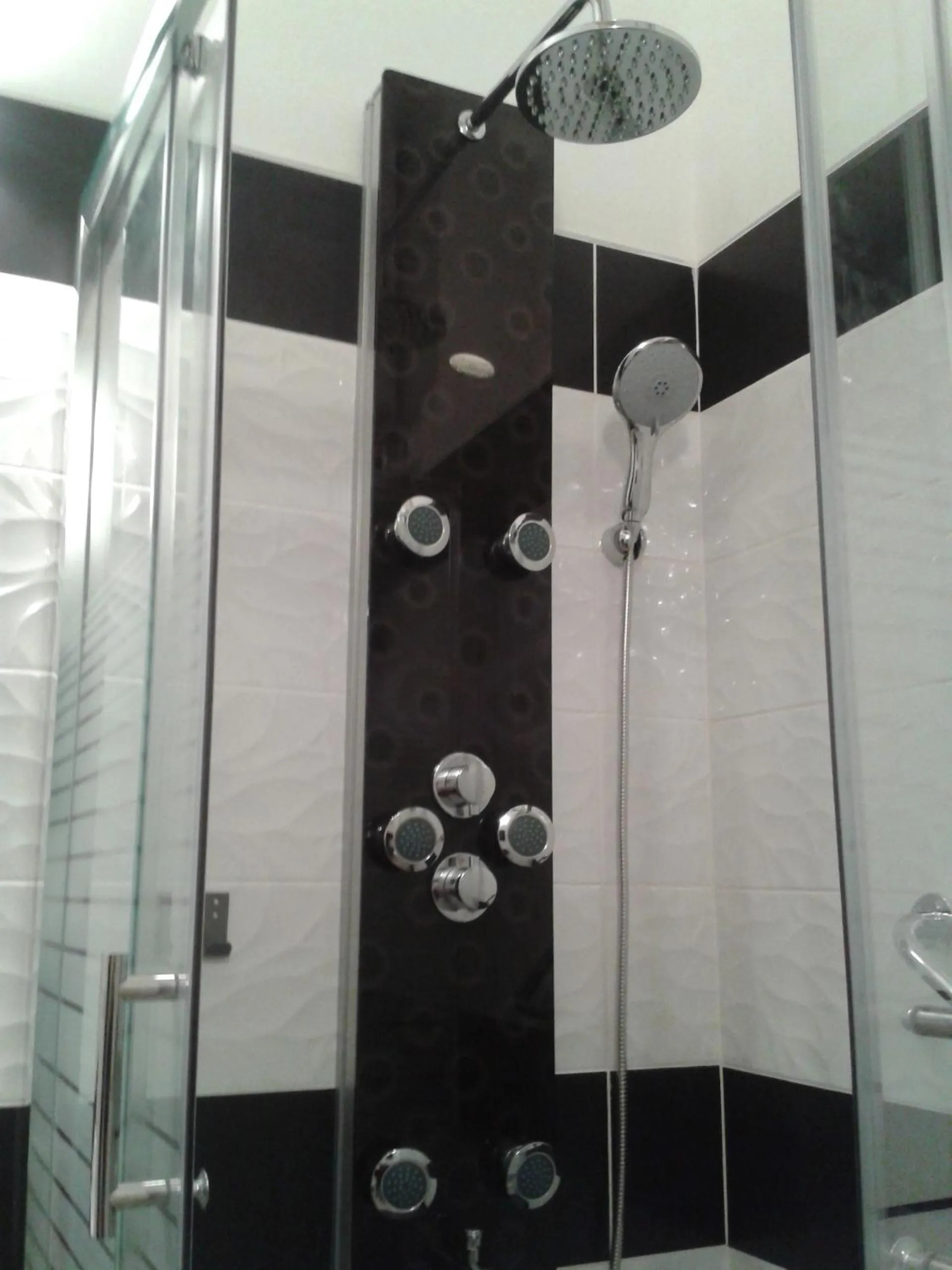 Shower in B&B Le Clos des Cigales