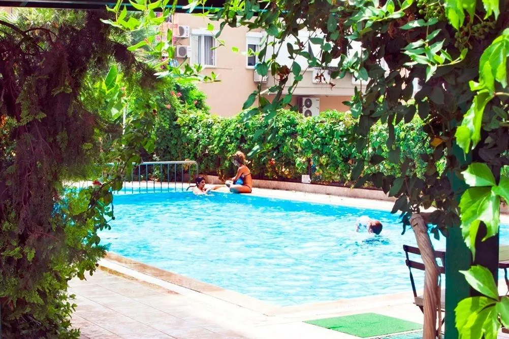 THE S APART & SUITES hOTEL