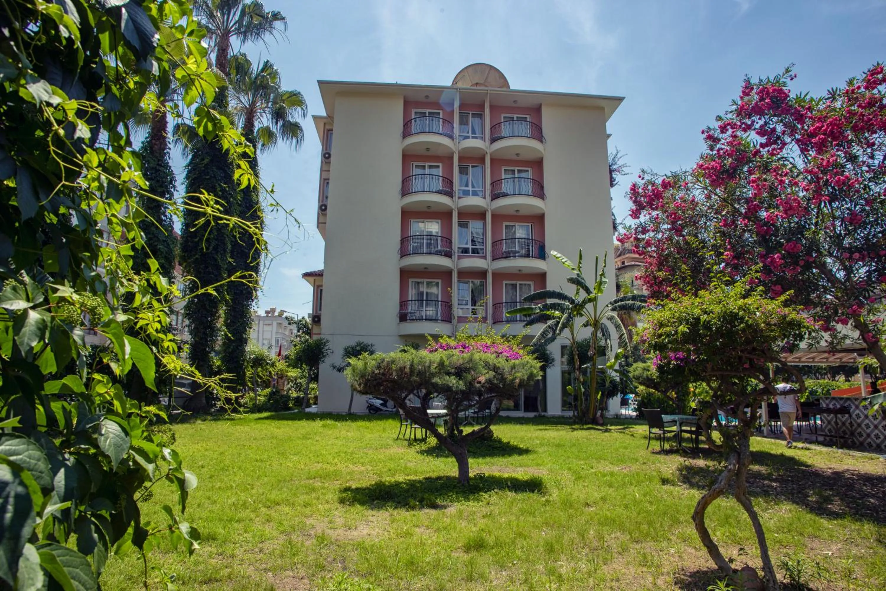 THE S APART & SUITES hOTEL