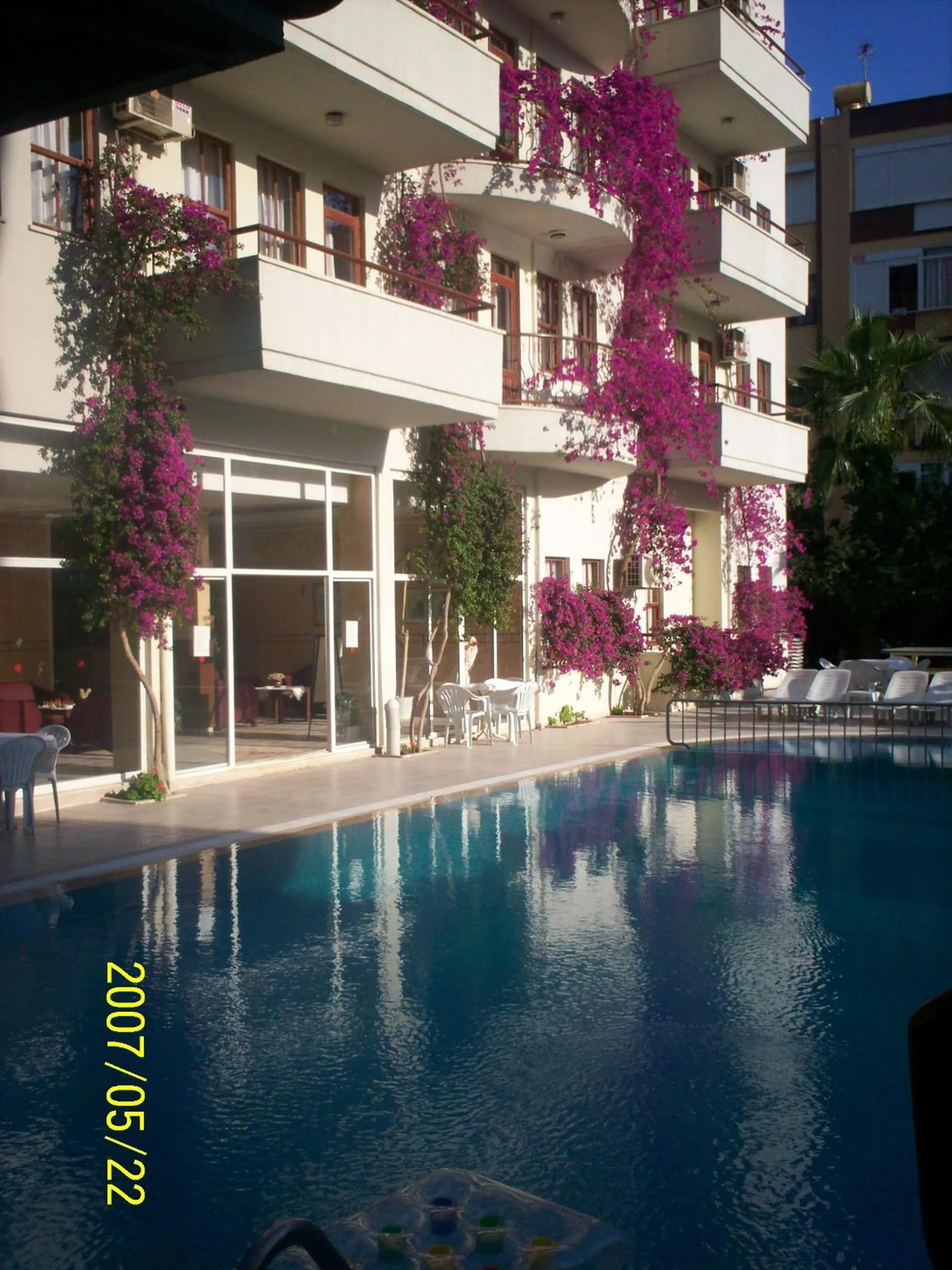 THE S APART & SUITES hOTEL