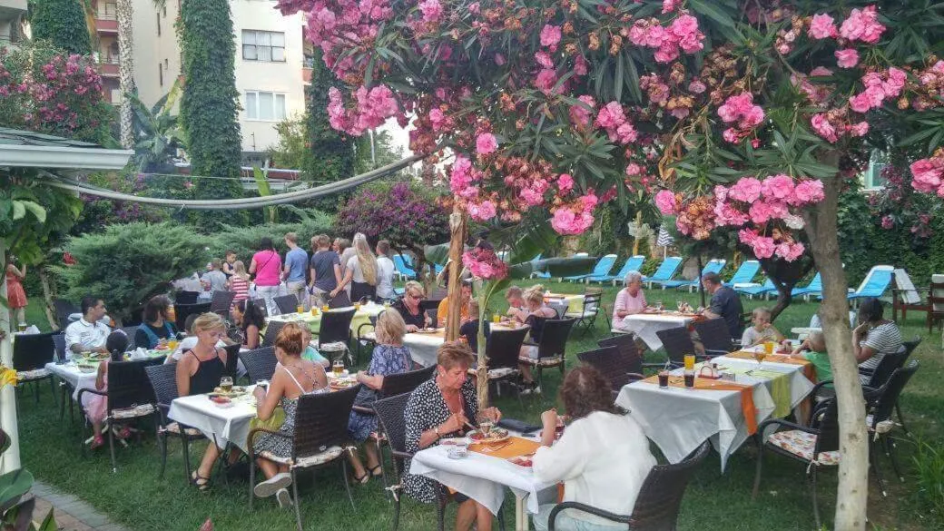 THE S APART & SUITES hOTEL