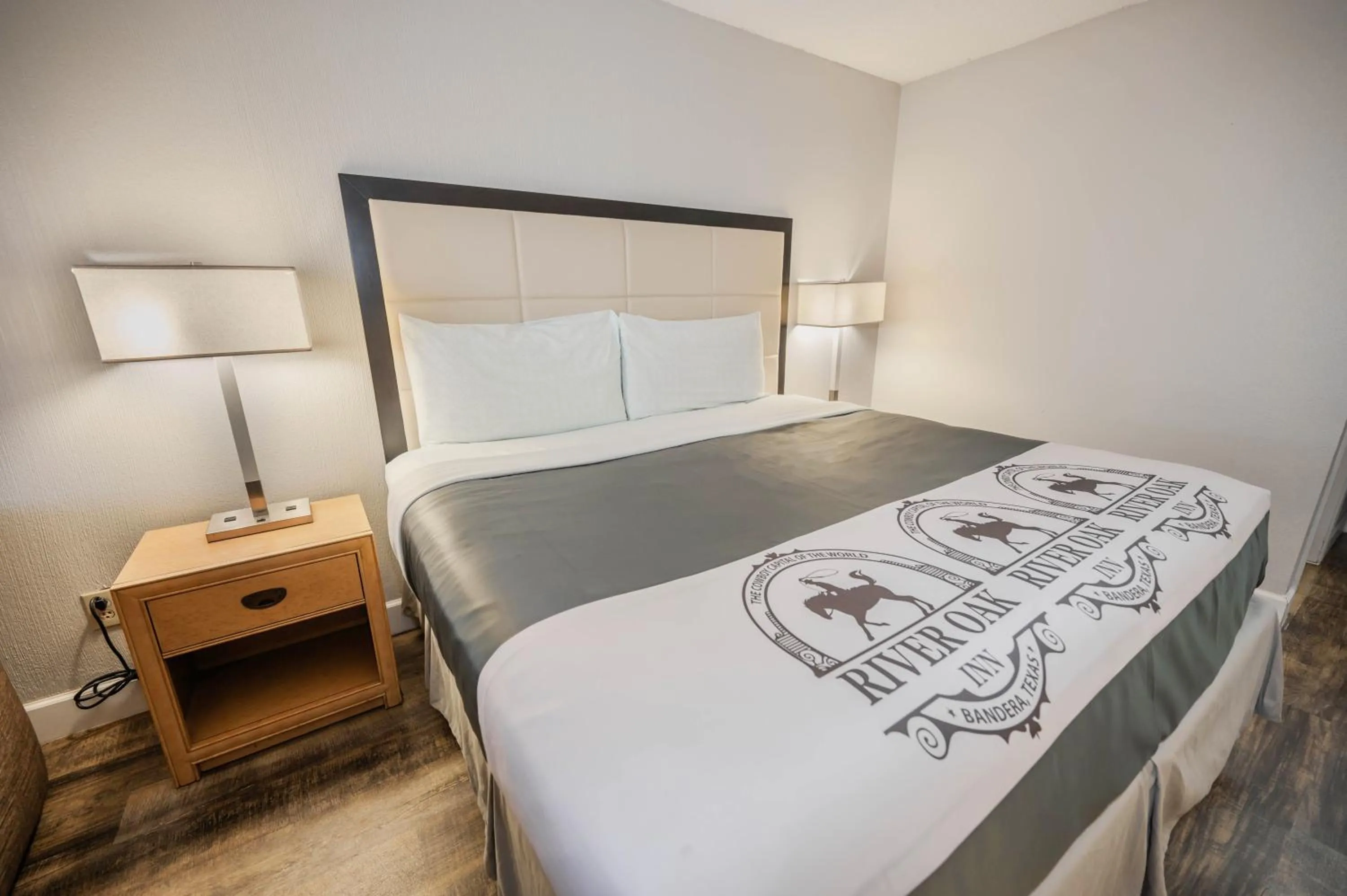 Bed in RIVER OAK INN