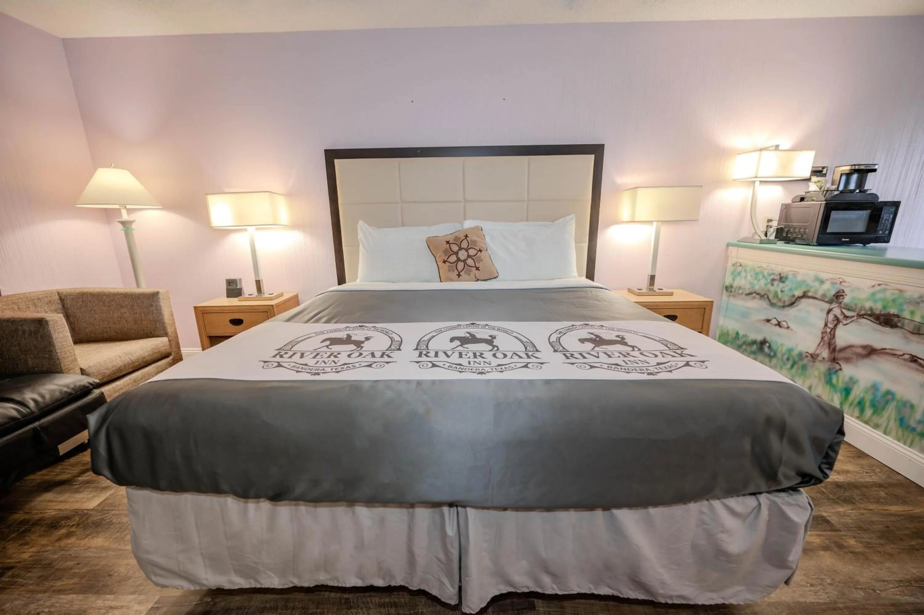 Bed in RIVER OAK INN