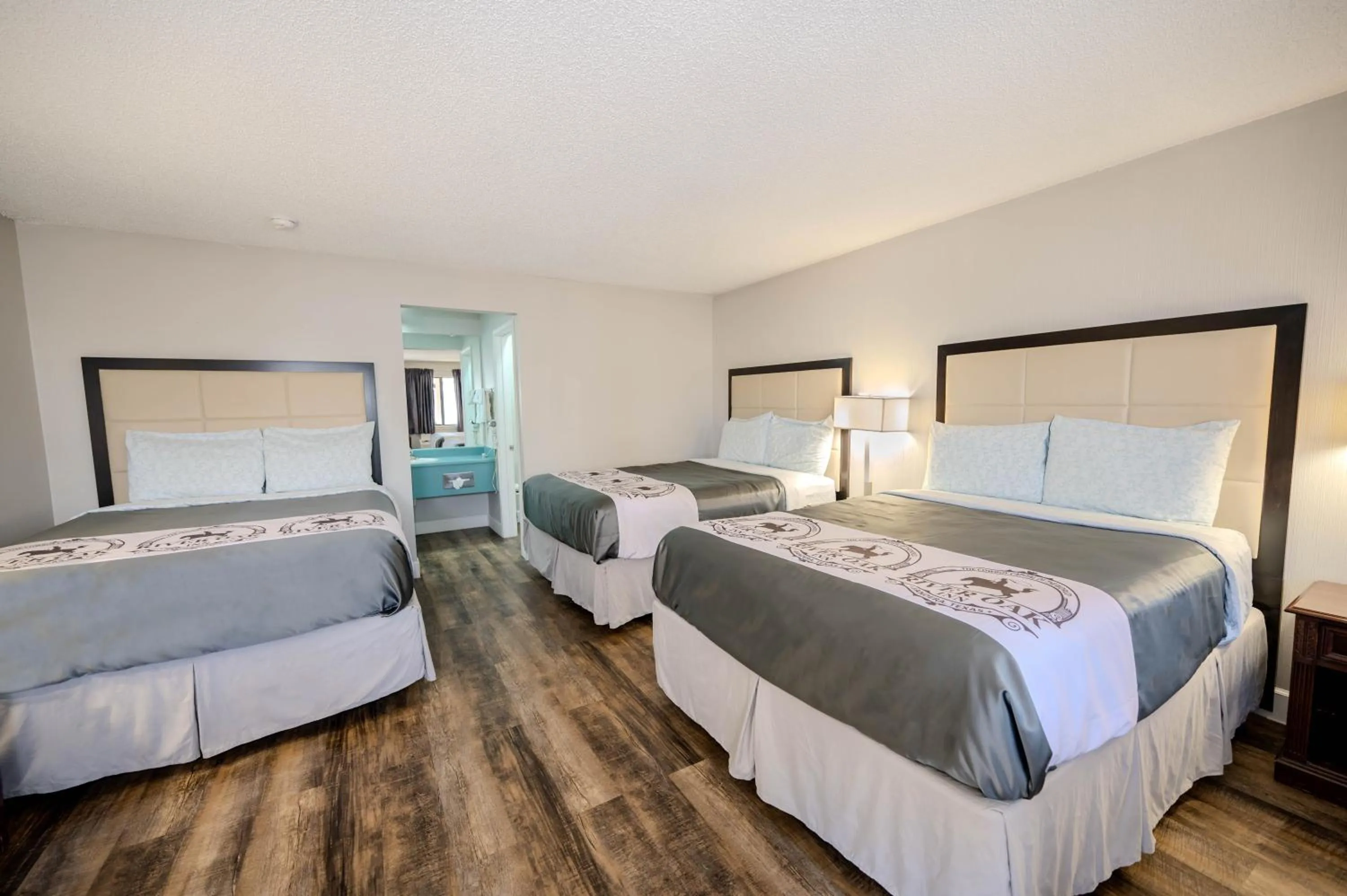 Bed in RIVER OAK INN