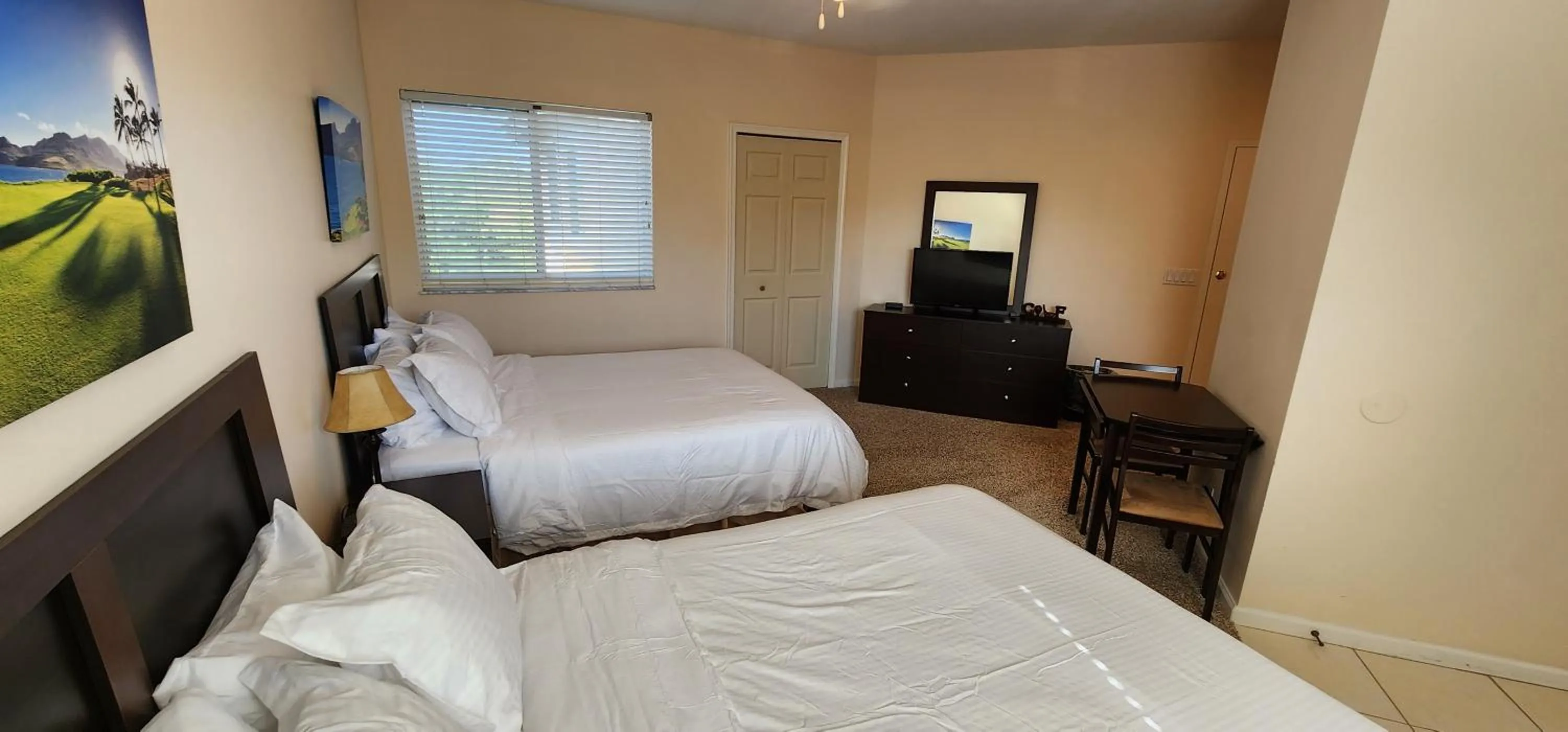 Photo of the whole room, Bed in Right Direction Rentals