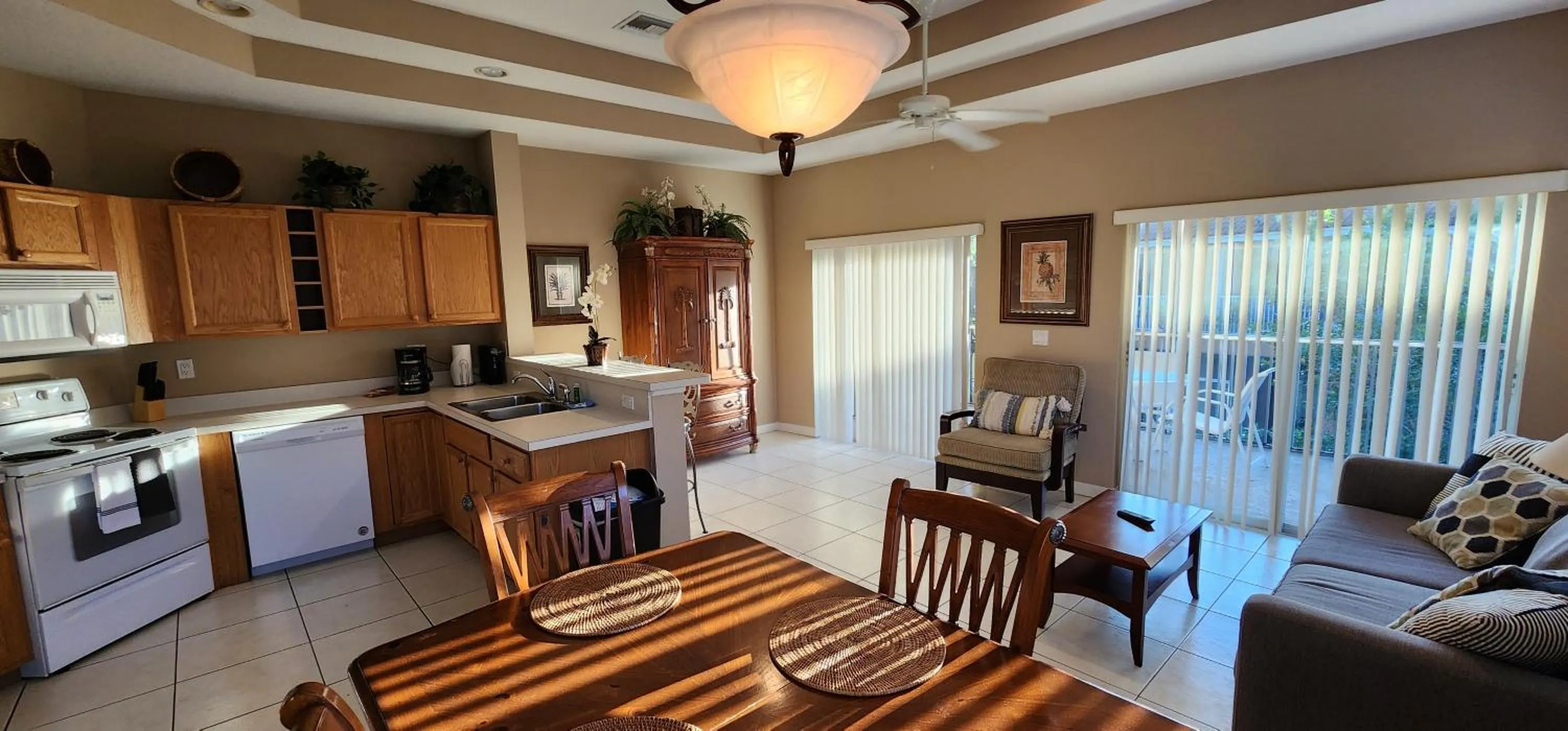 Kitchen or kitchenette in Right Direction Rentals