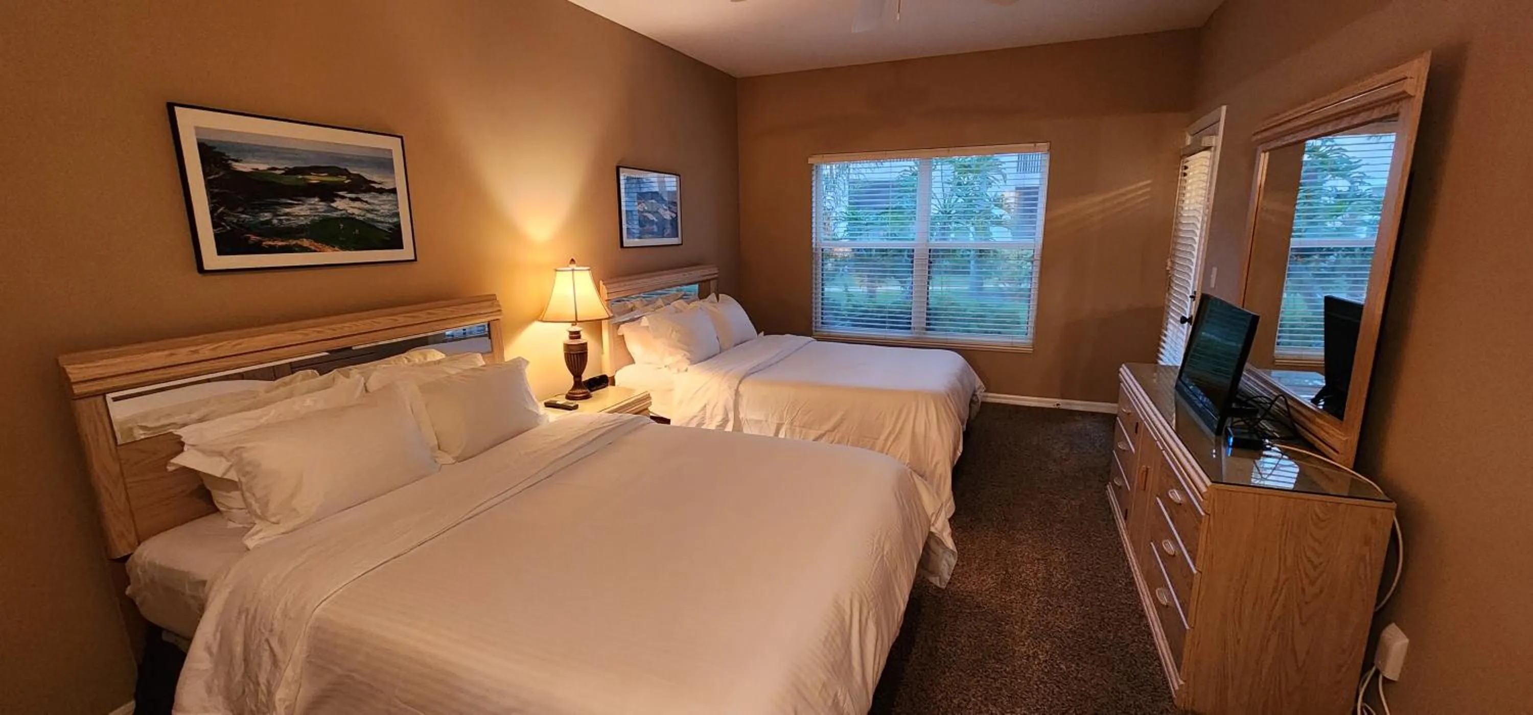 Photo of the whole room, Bed in Right Direction Rentals