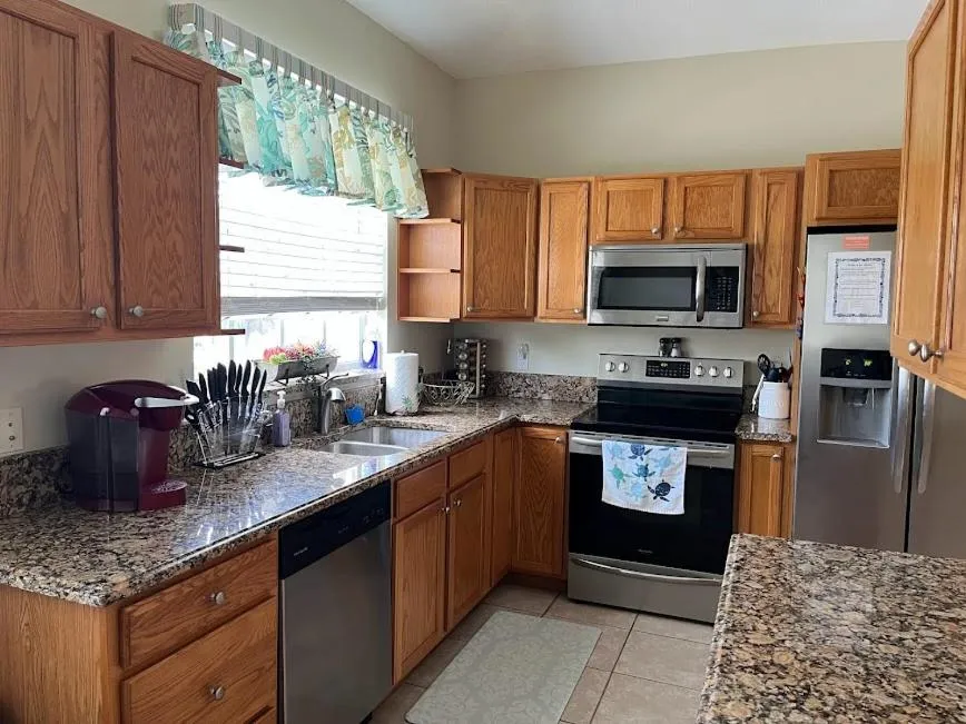 Kitchen or kitchenette in Right Direction Rentals