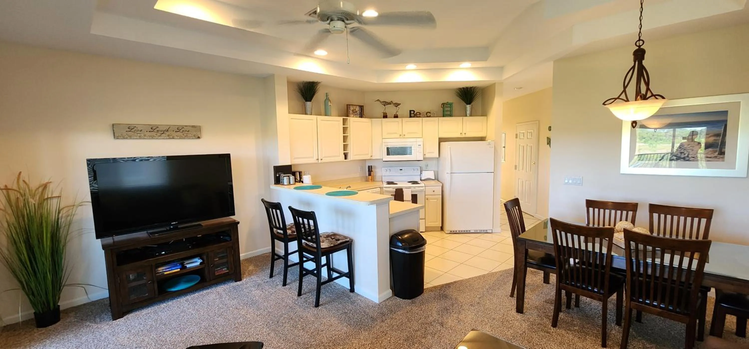Kitchen or kitchenette in Right Direction Rentals