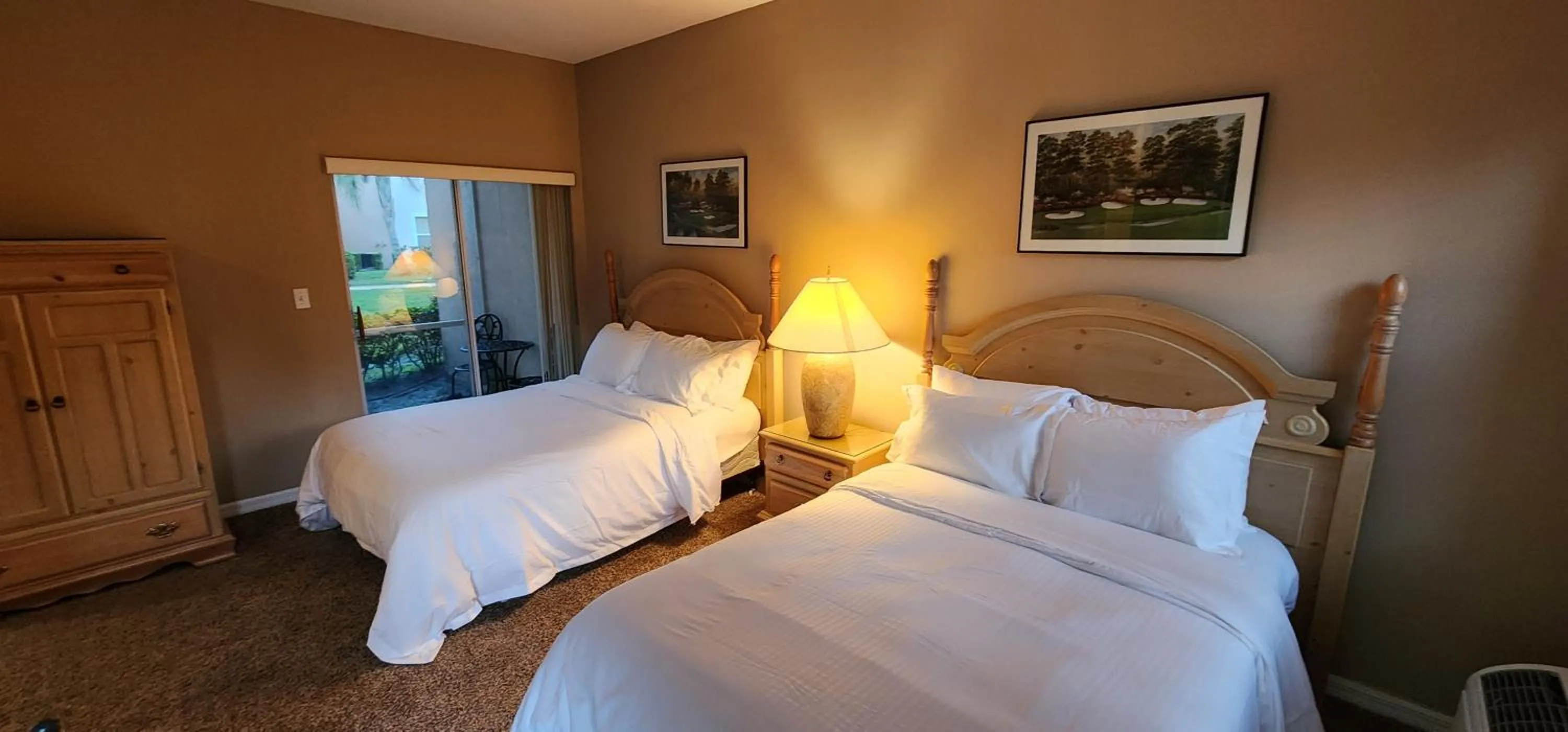 Photo of the whole room, Bed in Right Direction Rentals