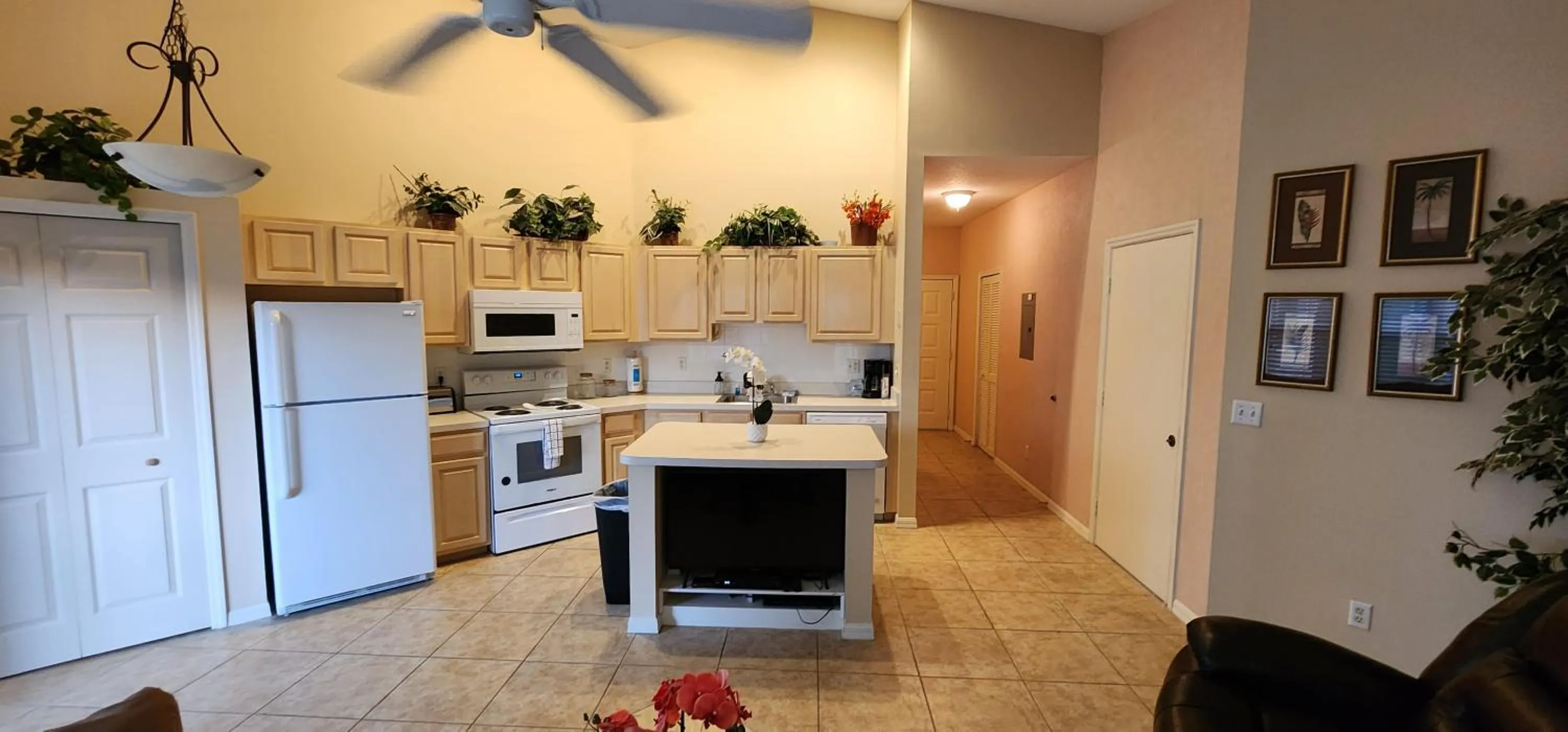 Kitchen or kitchenette in Right Direction Rentals