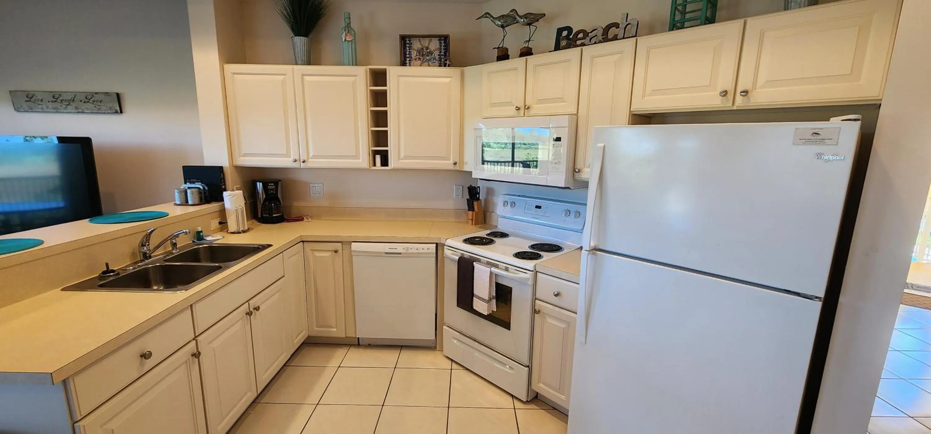 Kitchen or kitchenette in Right Direction Rentals