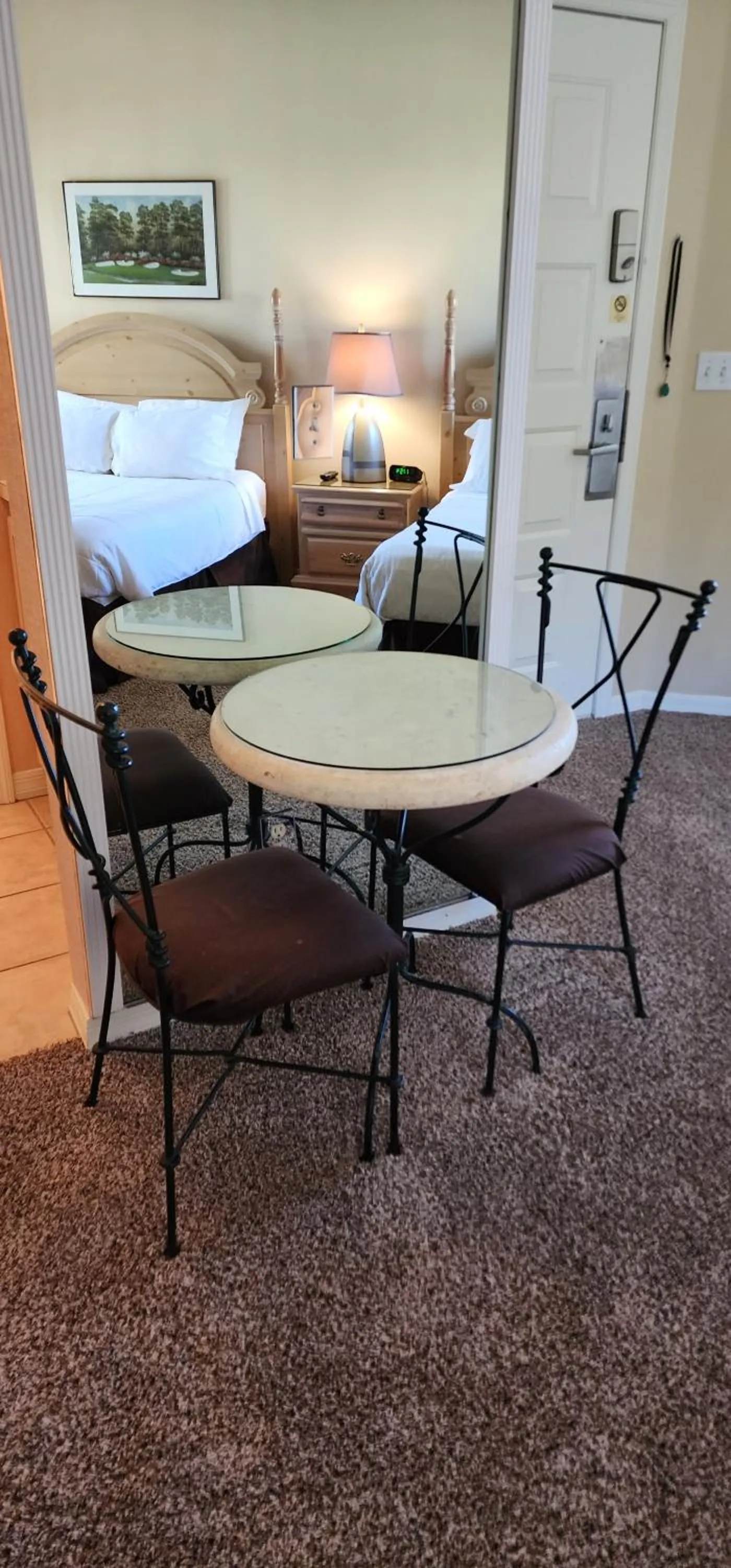 Photo of the whole room, Bed in Right Direction Rentals