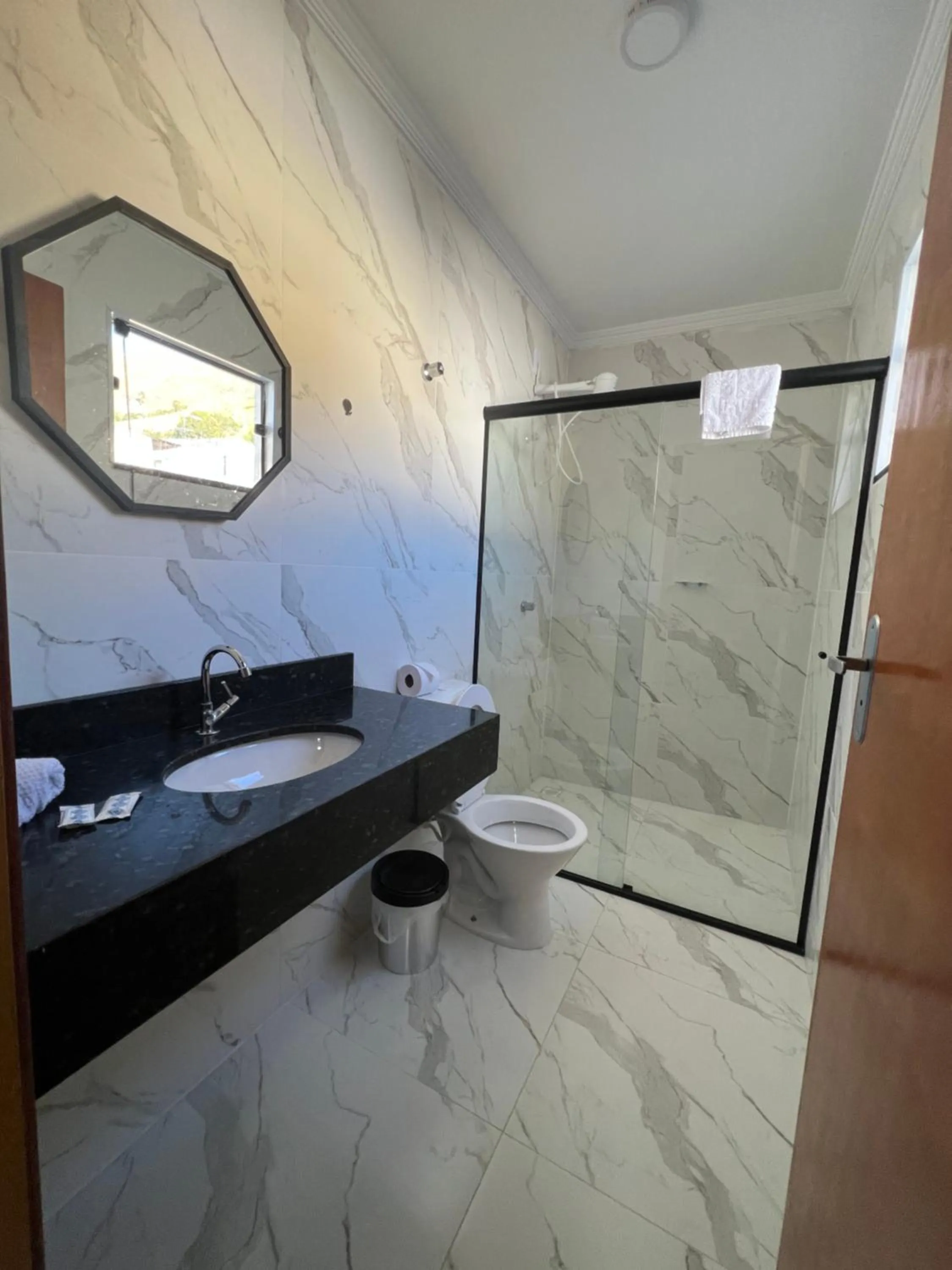 Shower in Hotel Pousada Colliseu