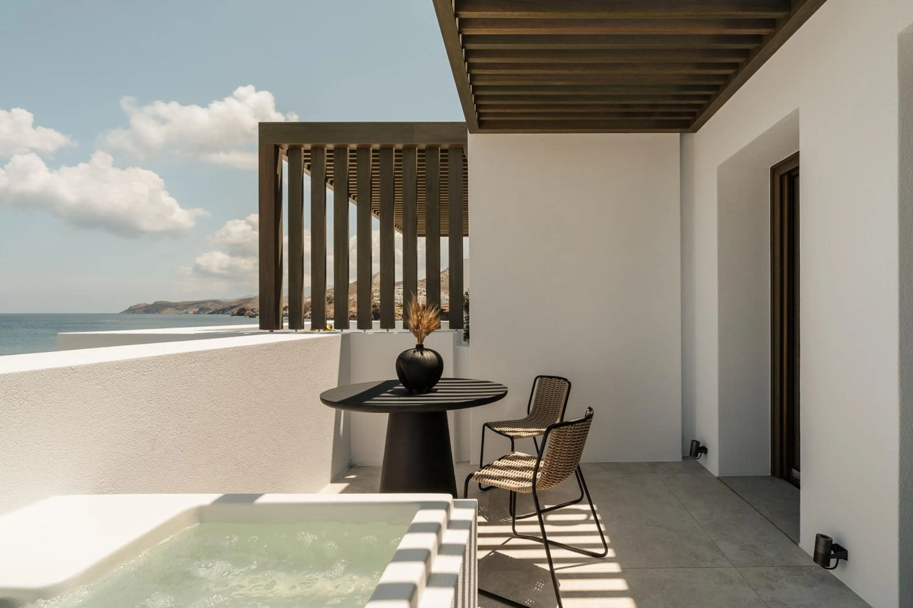 Hot Tub in Naxos Rhyton