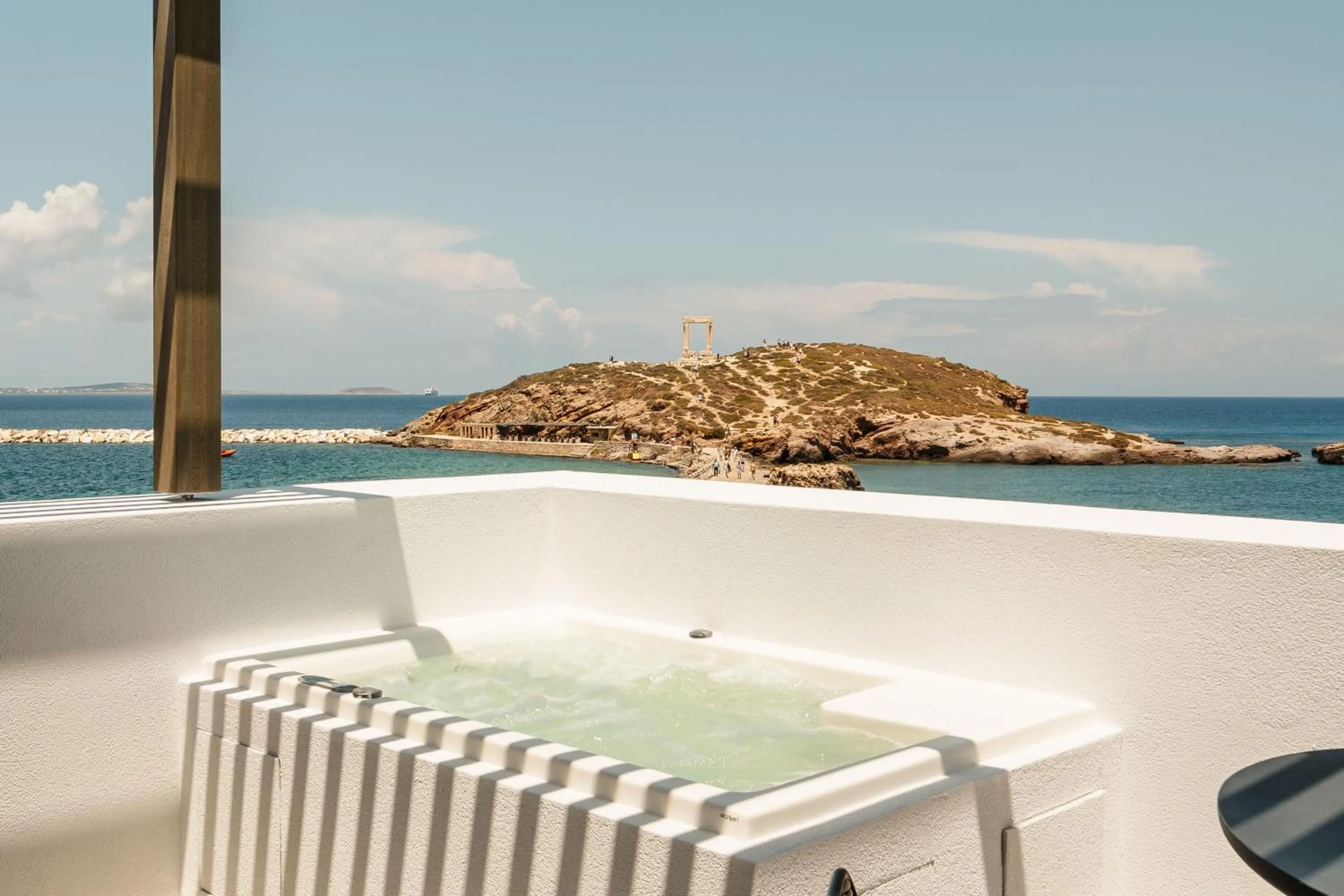 Hot Tub in Naxos Rhyton