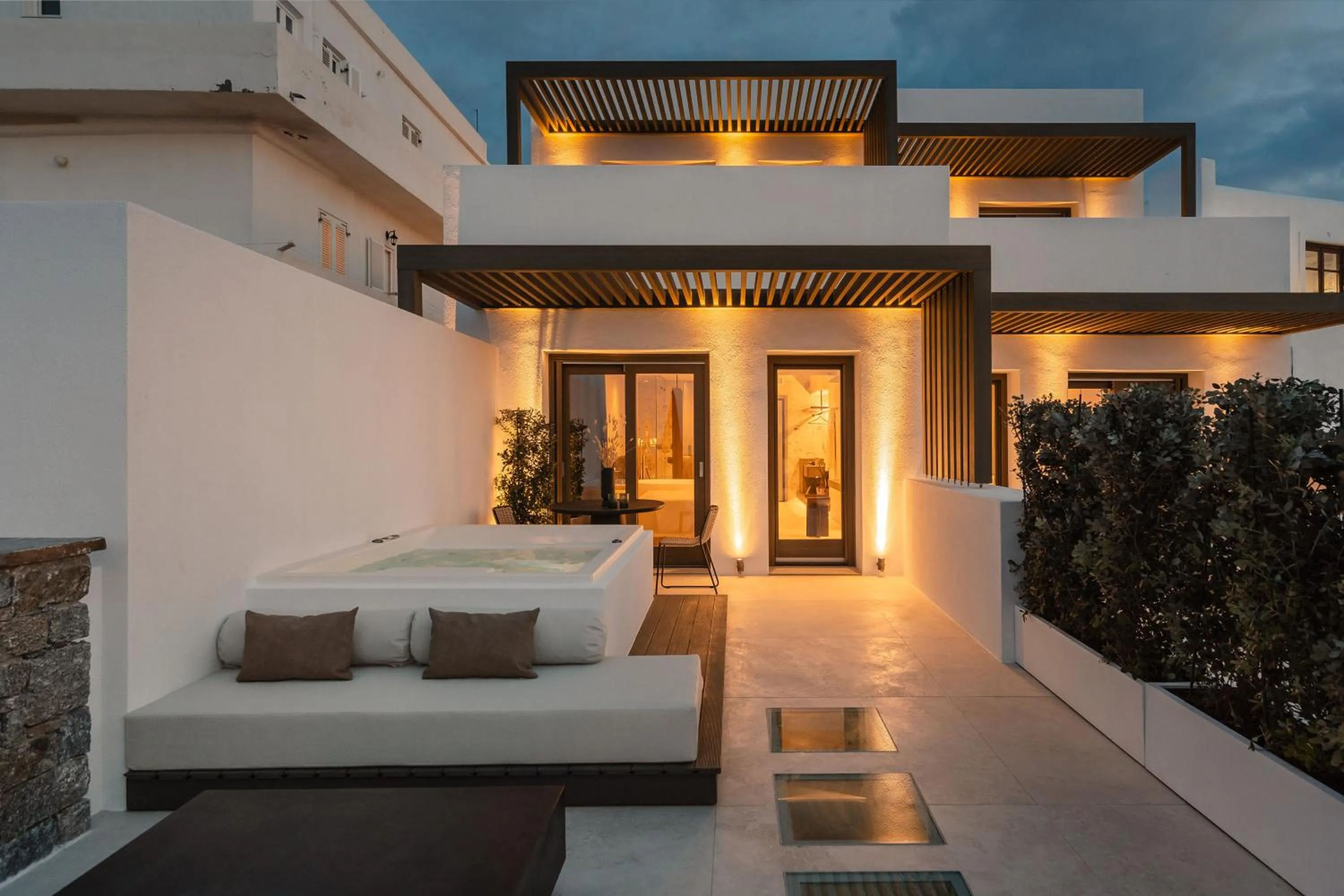 Hot Tub in Naxos Rhyton