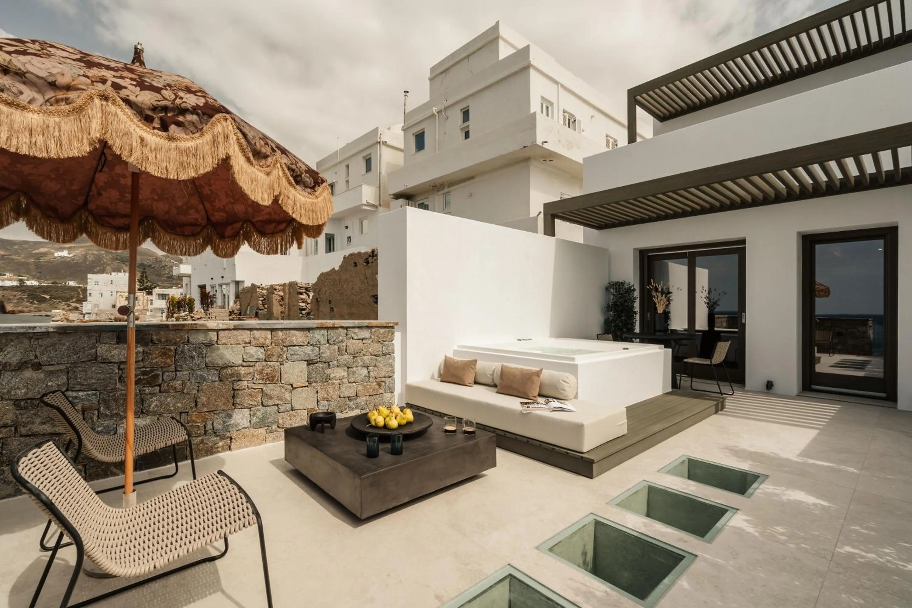 Hot Tub in Naxos Rhyton