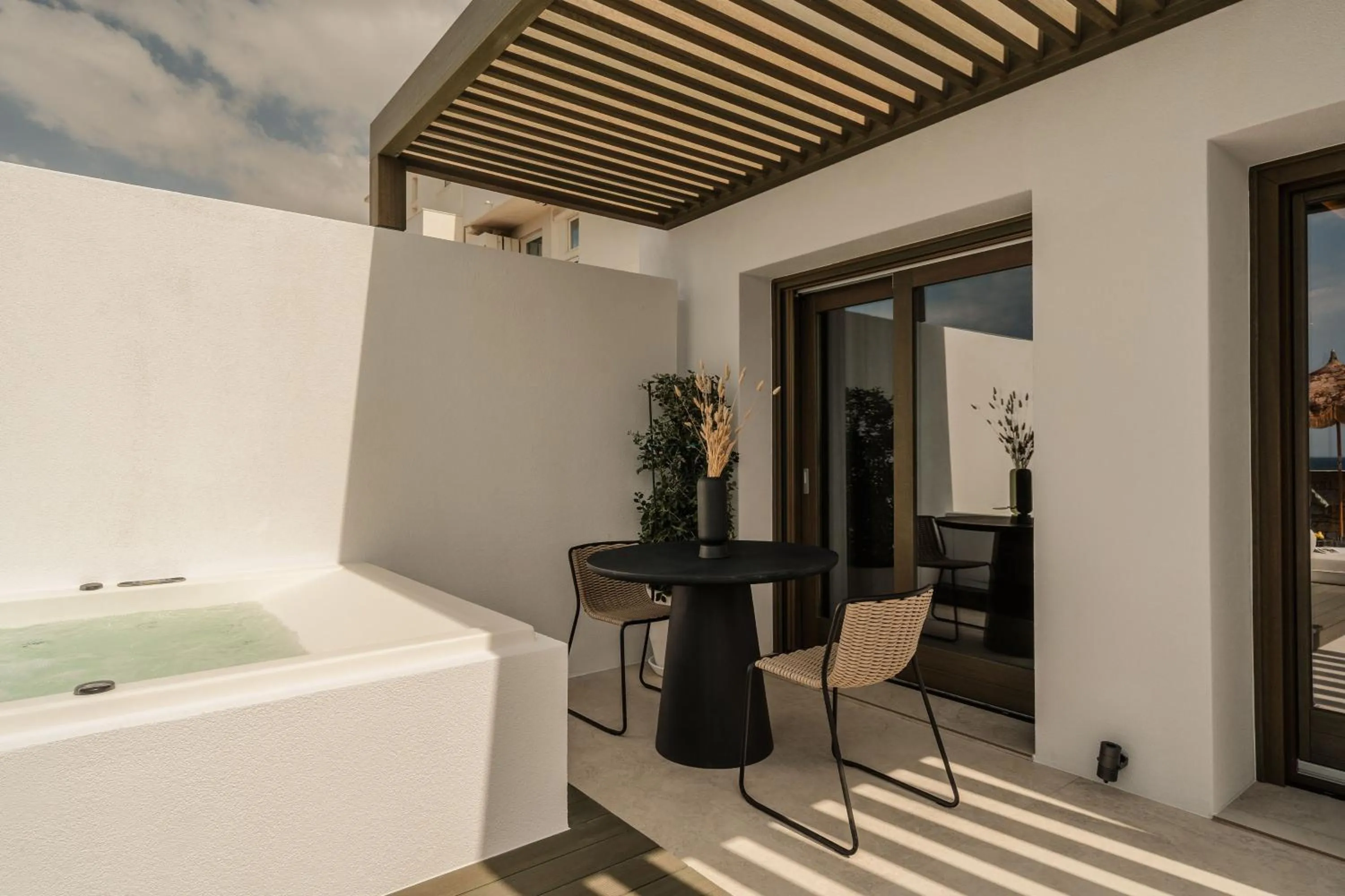 Hot Tub in Naxos Rhyton