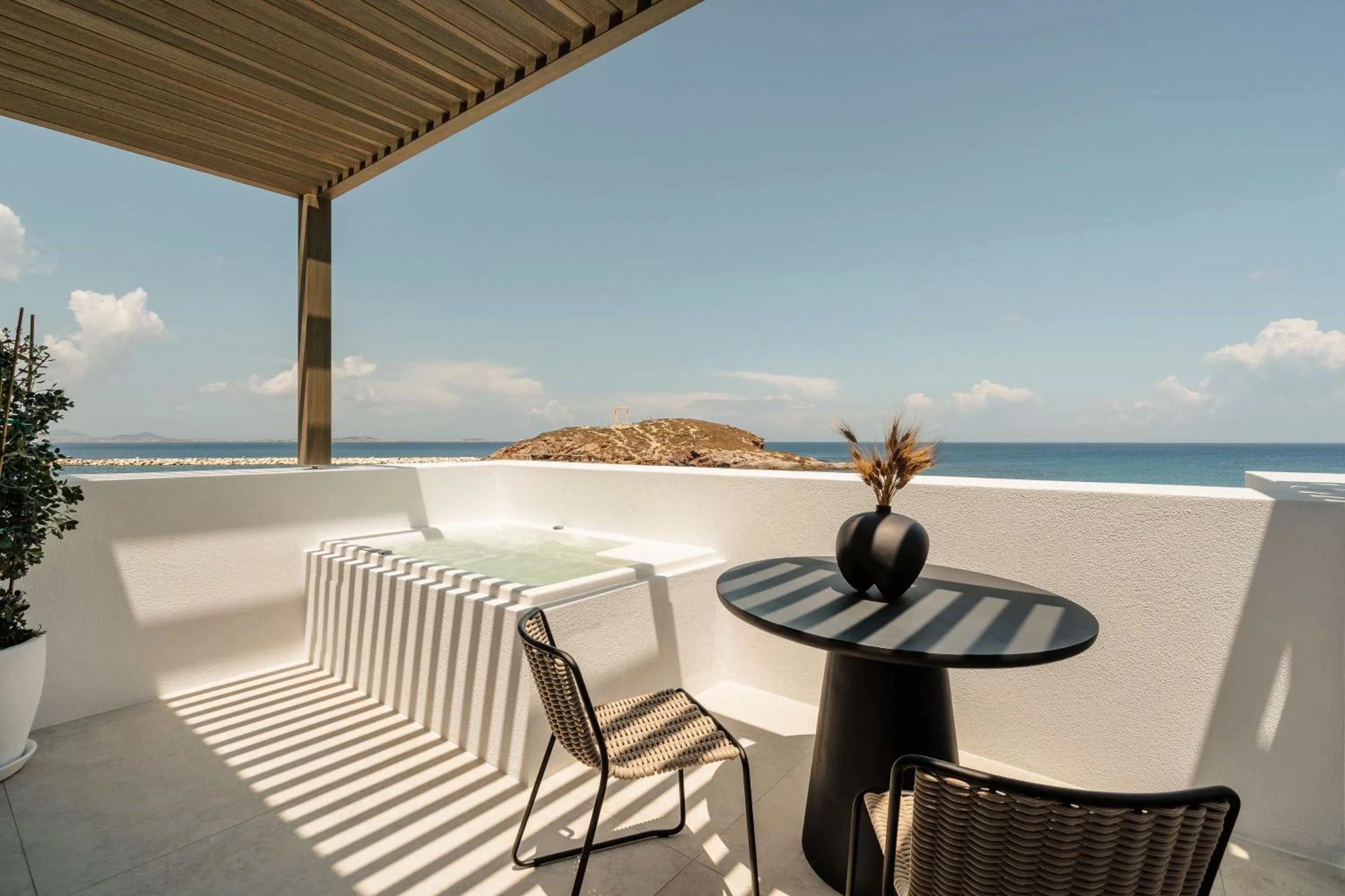 Hot Tub in Naxos Rhyton