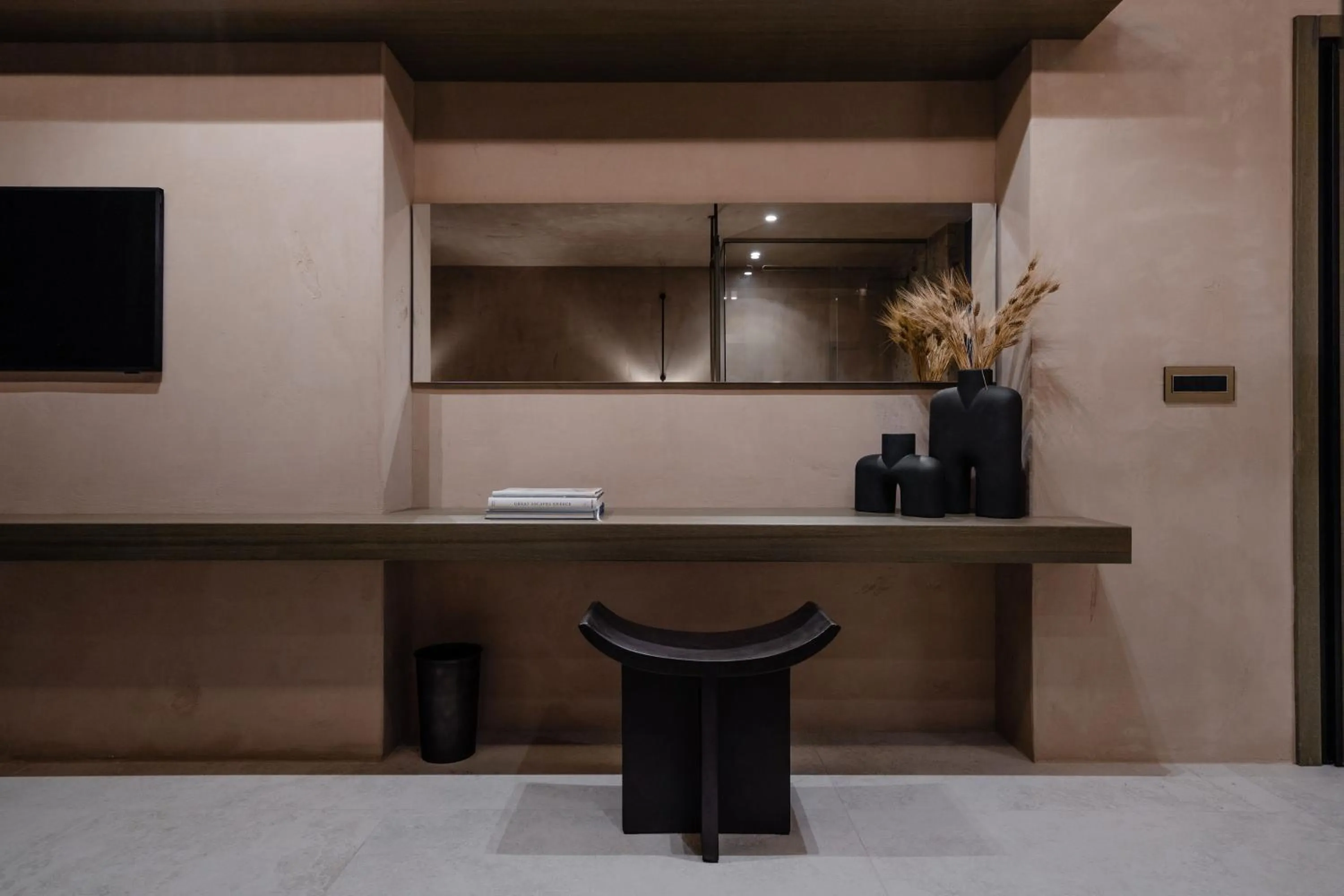 hair dresser in Naxos Rhyton