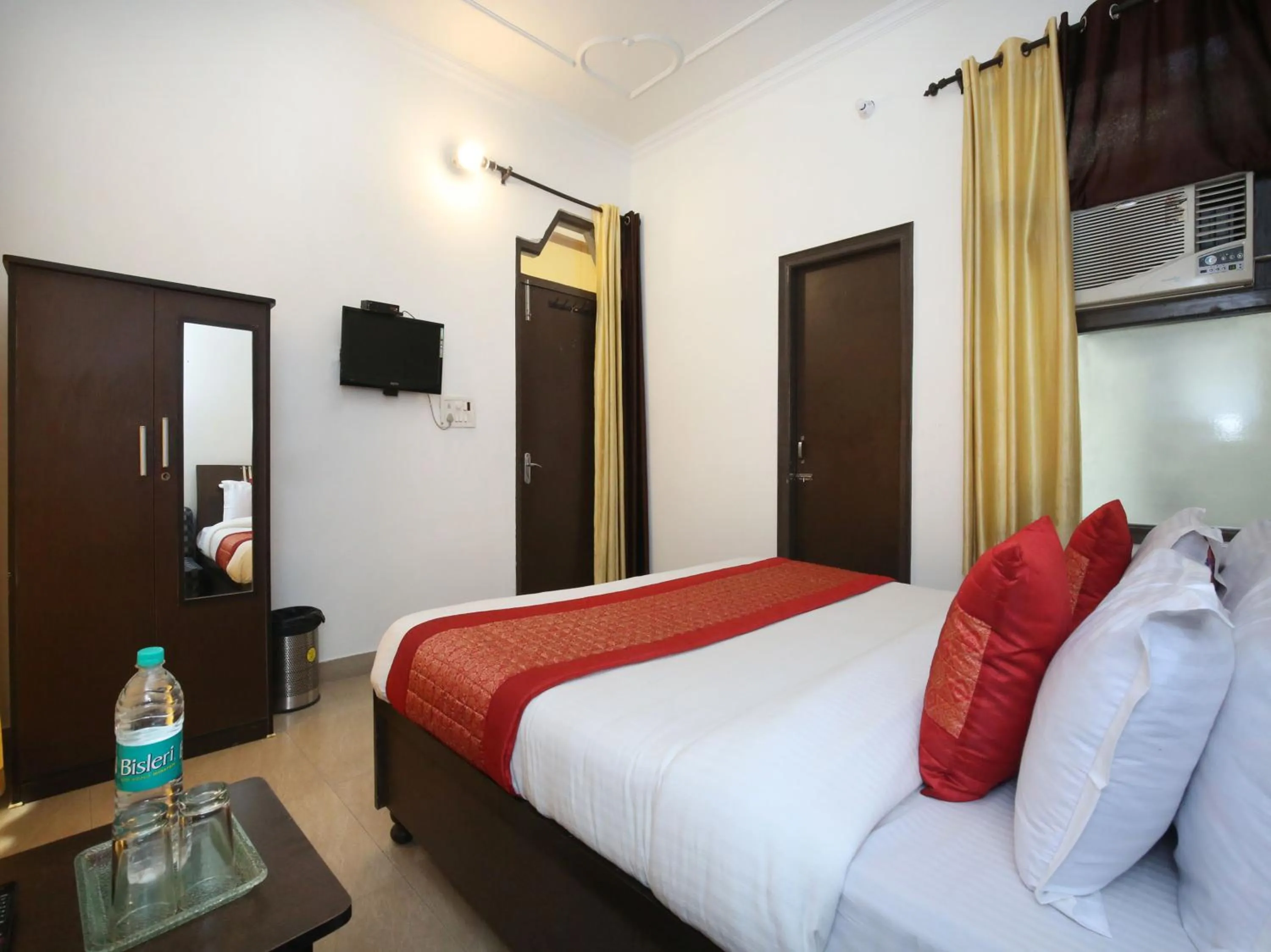 Photo of the whole room, Bed in Hotel Sham Villa