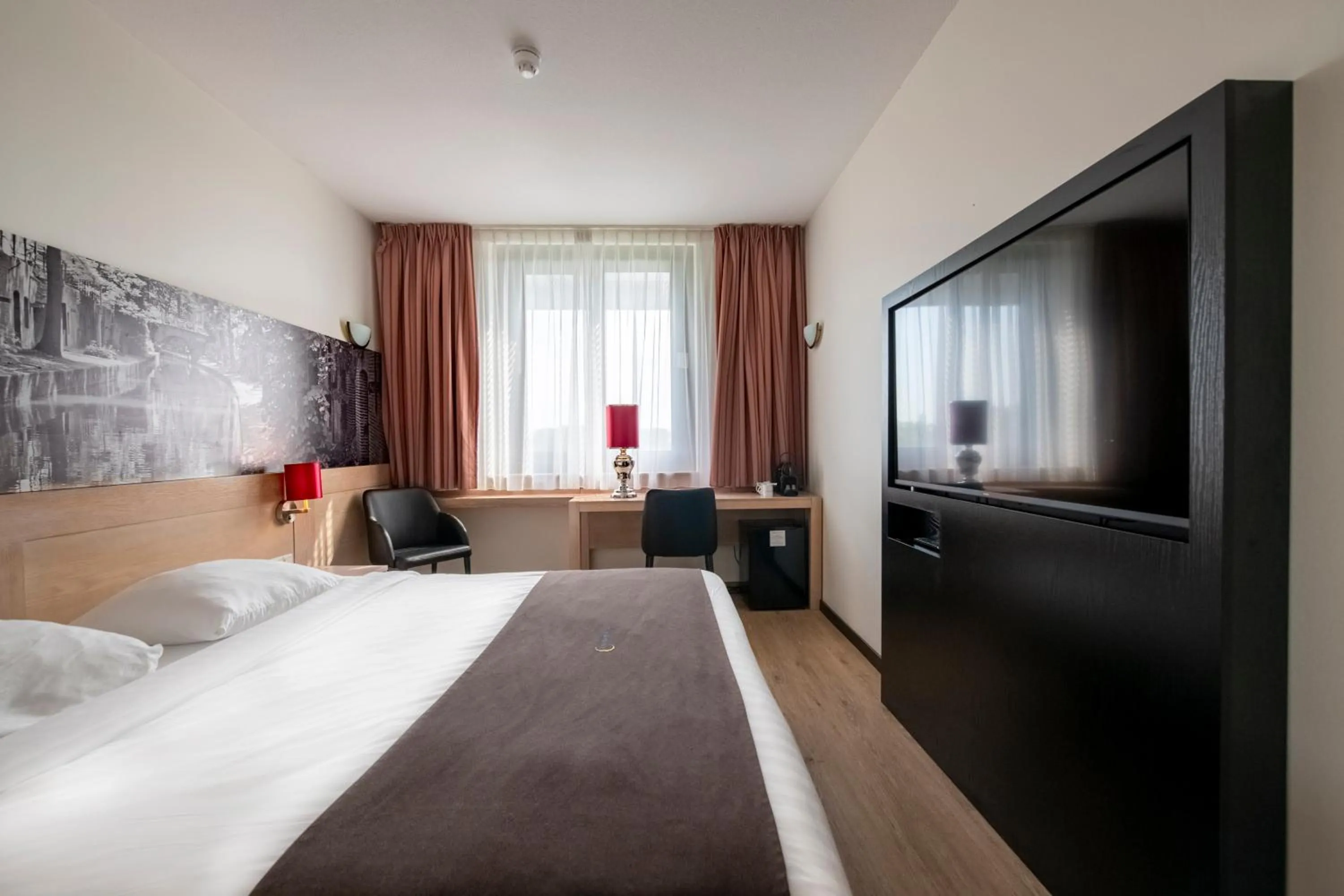 Bedroom, Bed in Bastion Hotel Utrecht