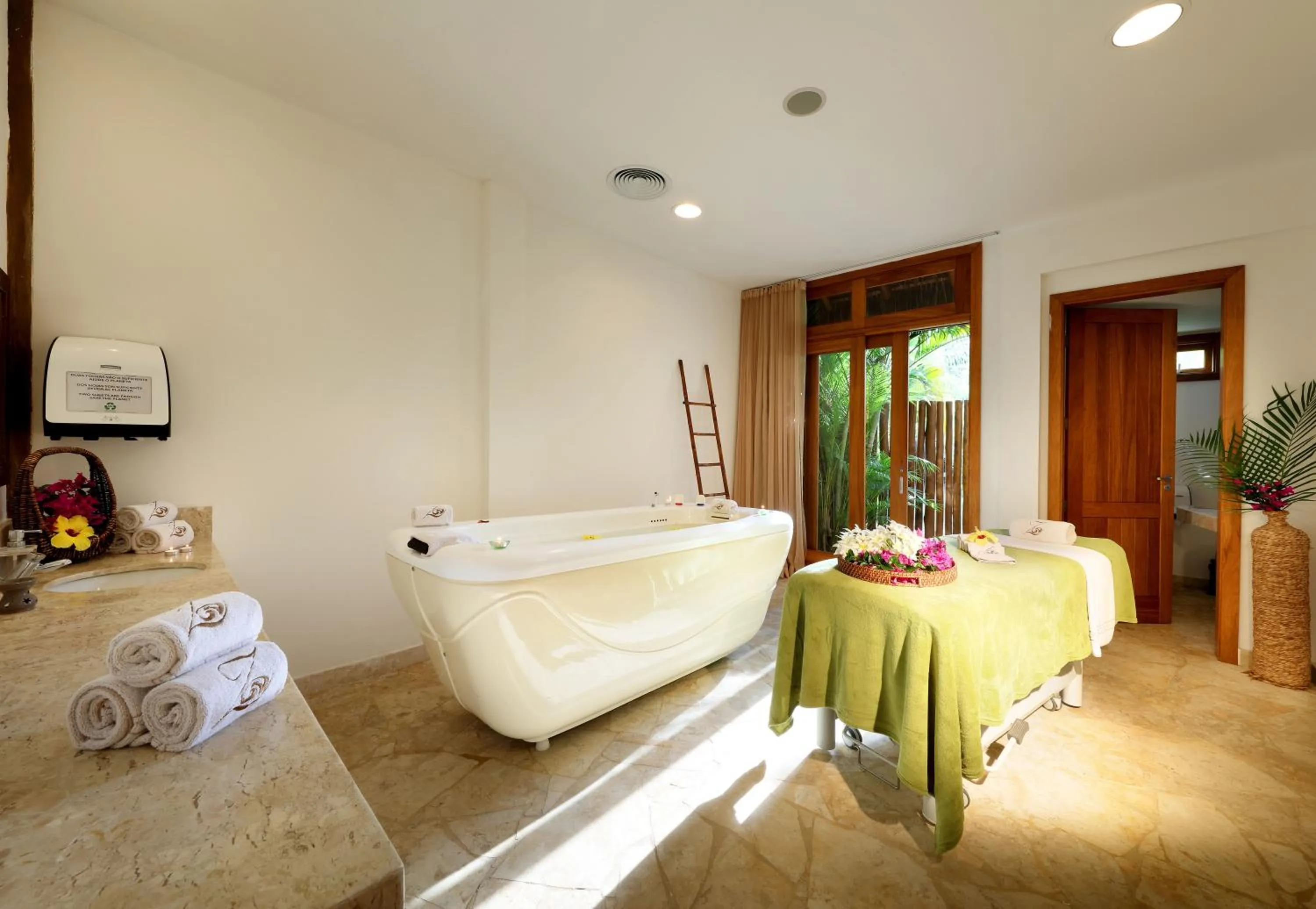 Spa and wellness centre/facilities in The Signature Level at Grand Palladium Imbassaí Resort & Spa