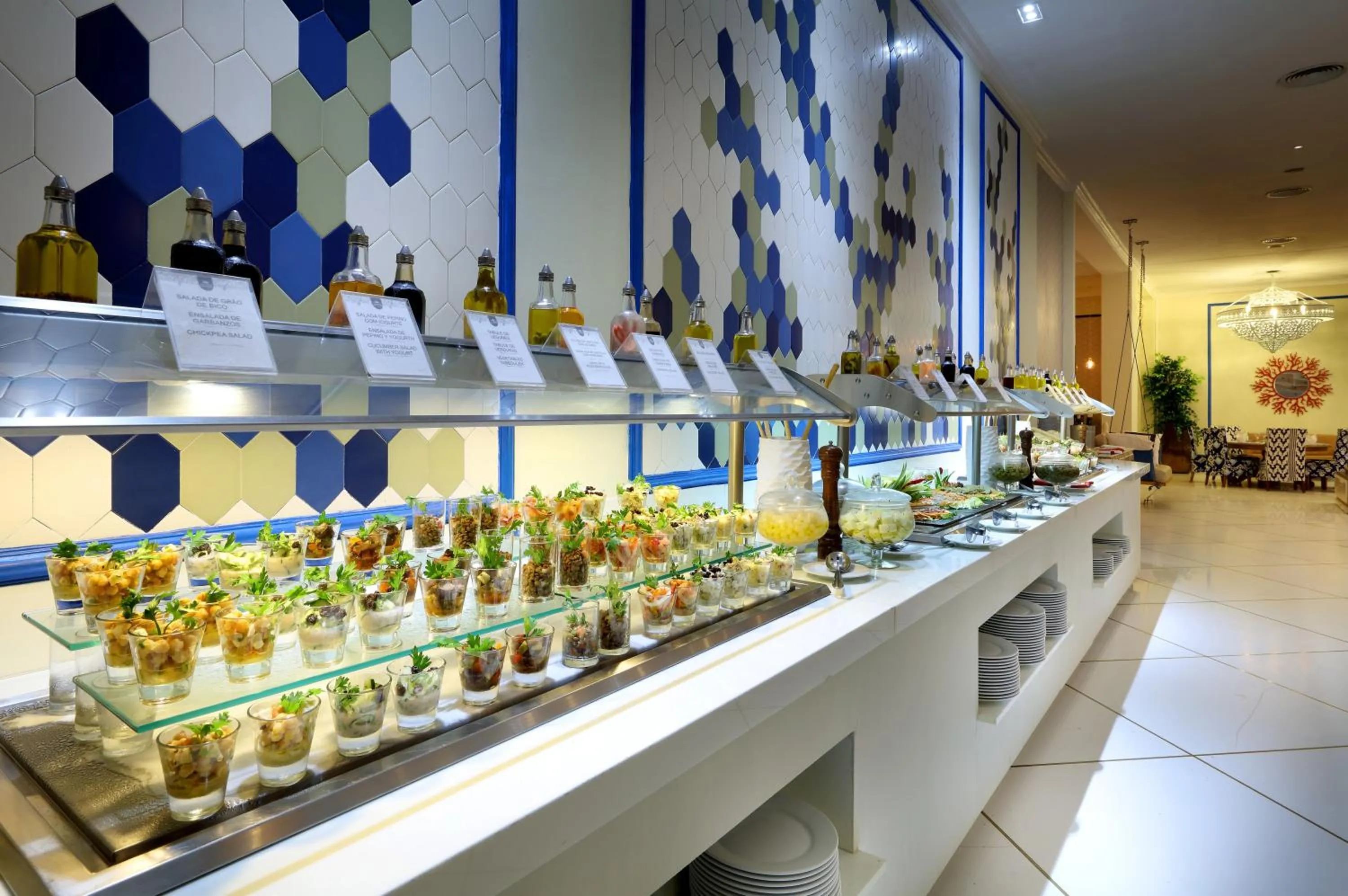 Food and drinks in The Signature Level at Grand Palladium Imbassaí Resort & Spa