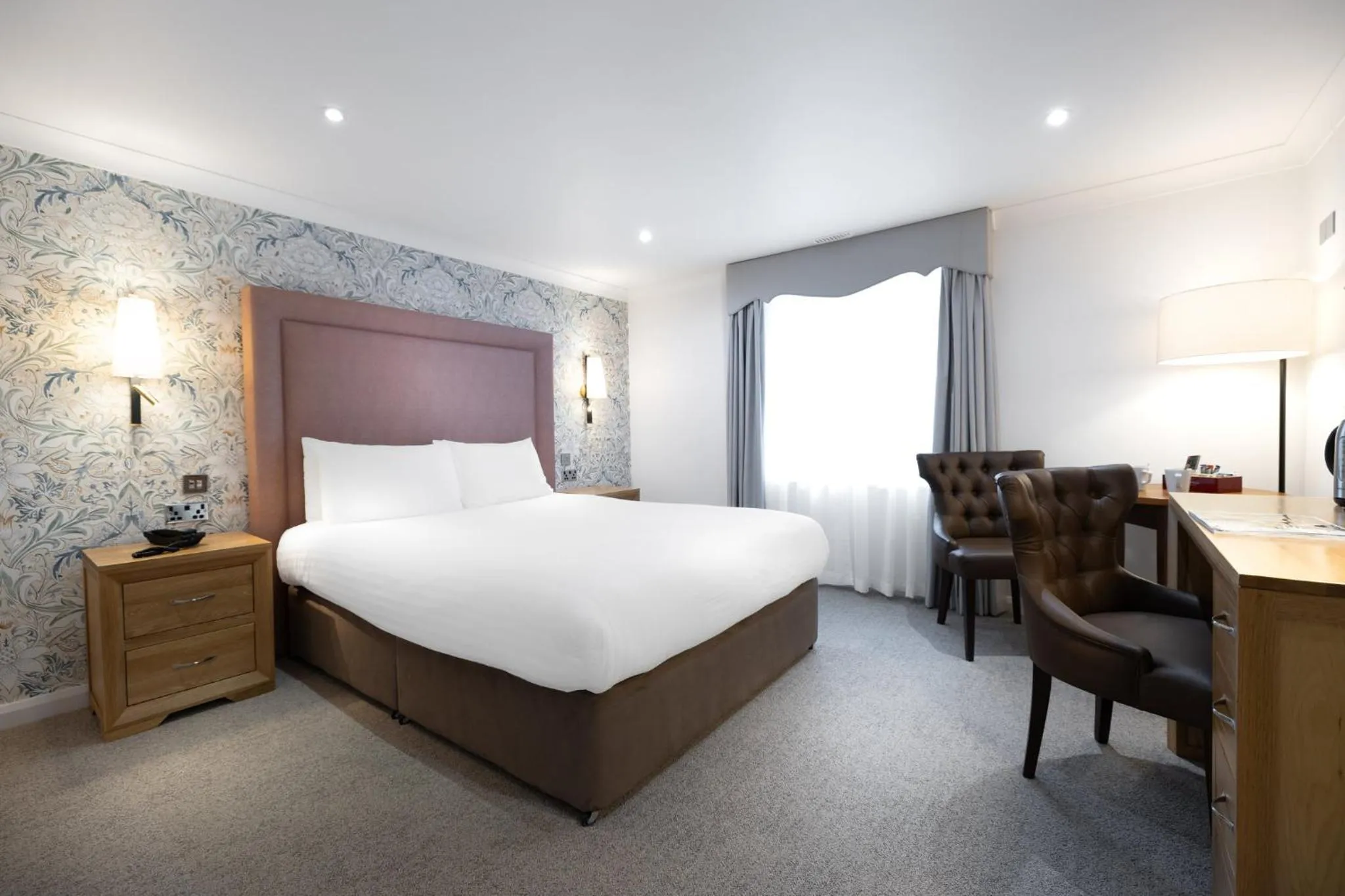 Photo of the whole room, Bed in Milford Hall Salisbury