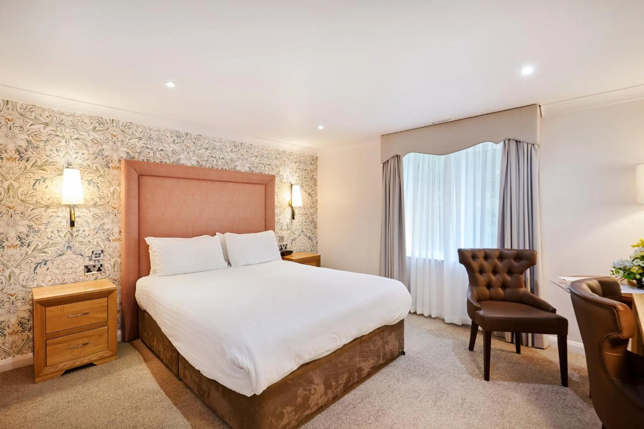 Photo of the whole room, Bed in Milford Hall Salisbury