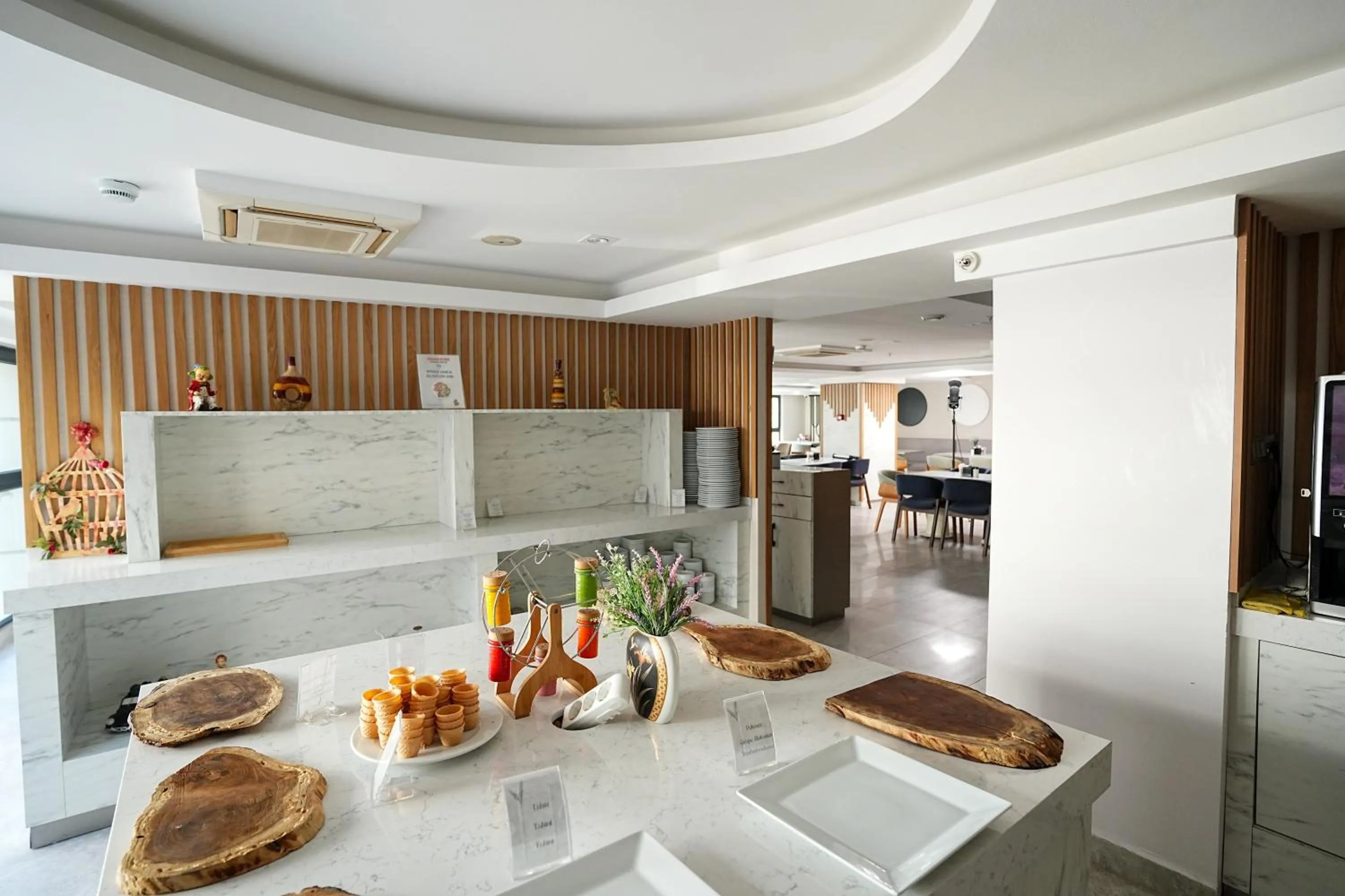 Restaurant/places to eat in NK Hotel