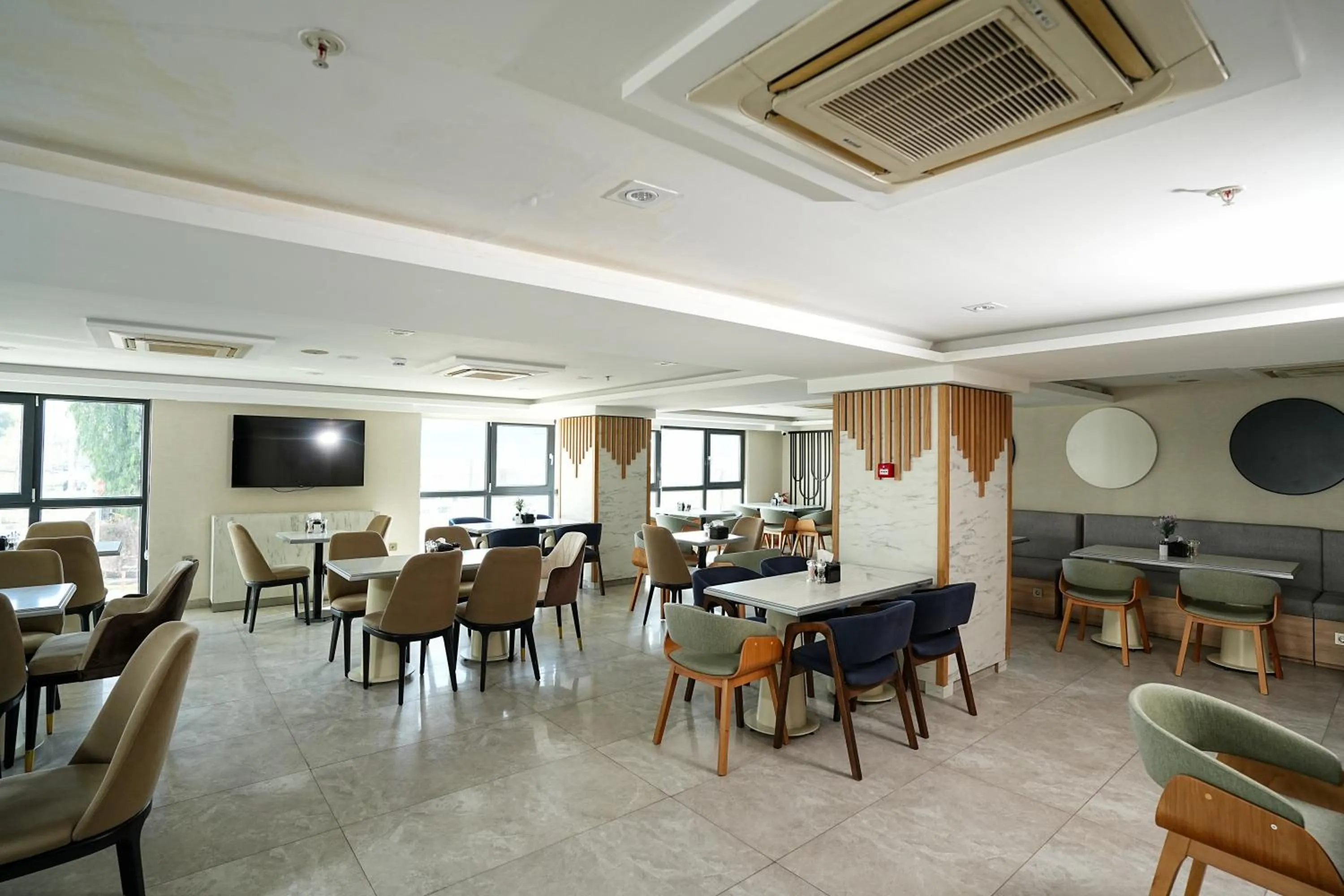 Restaurant/places to eat in NK Hotel