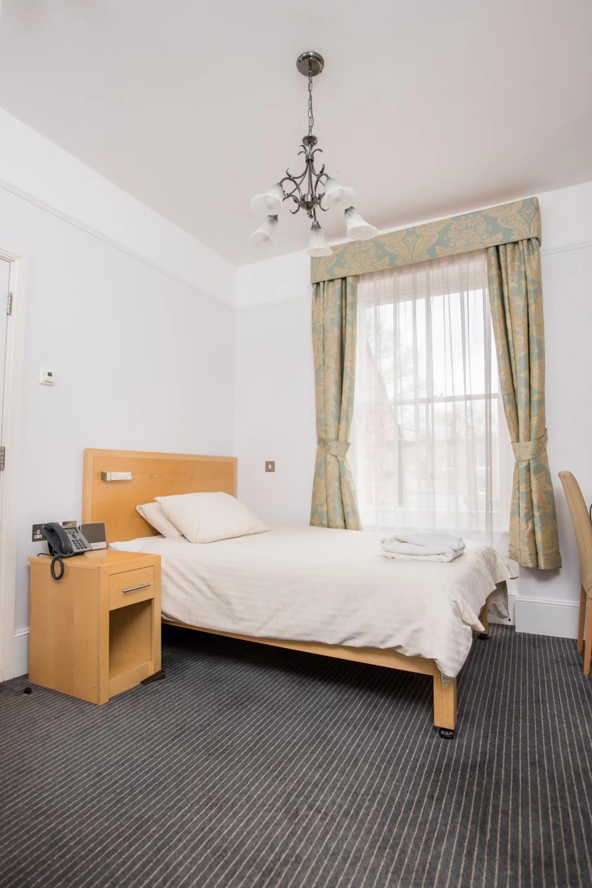 Bed in Rewley House University of Oxford