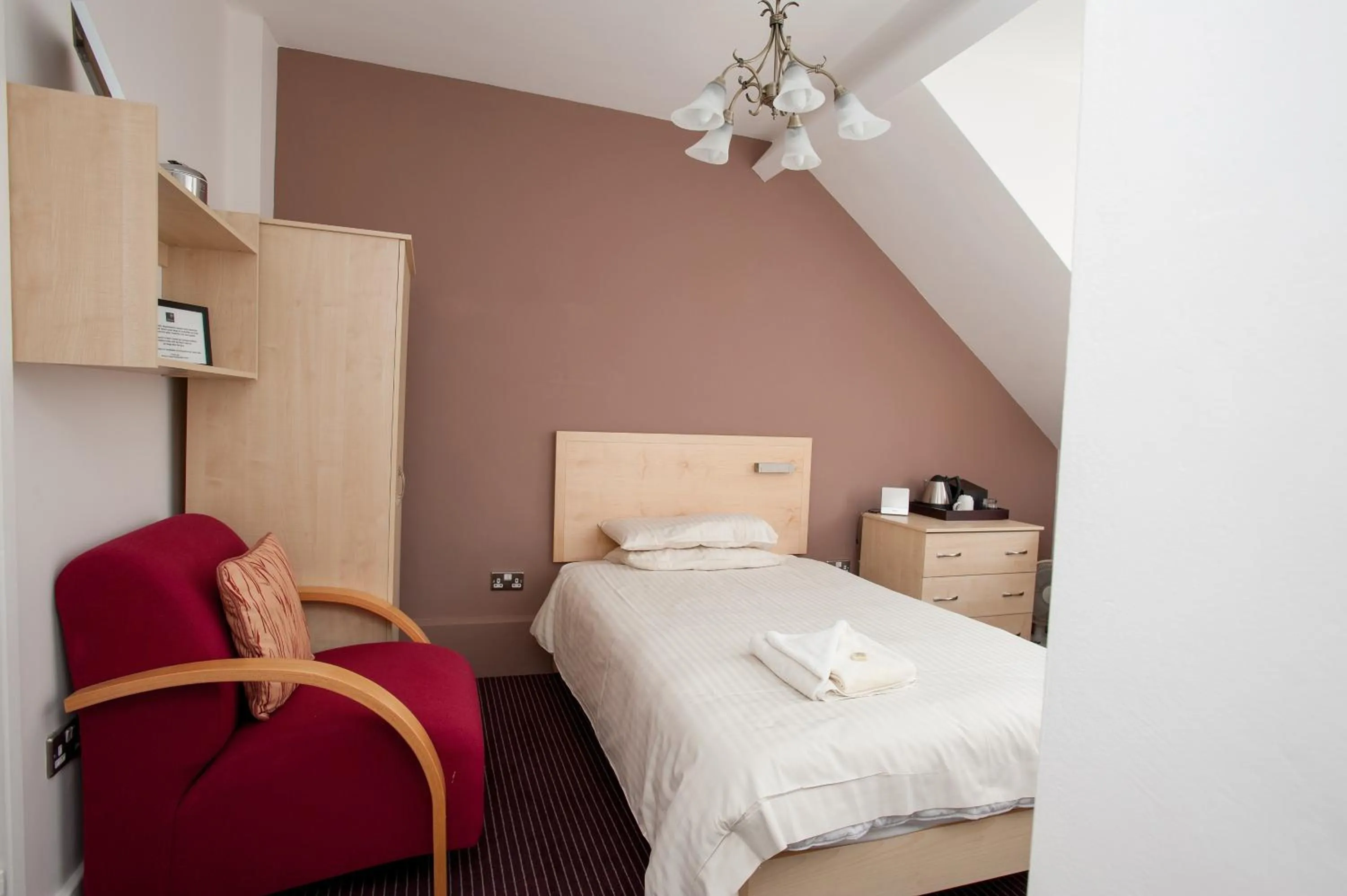 Bed in Rewley House University of Oxford