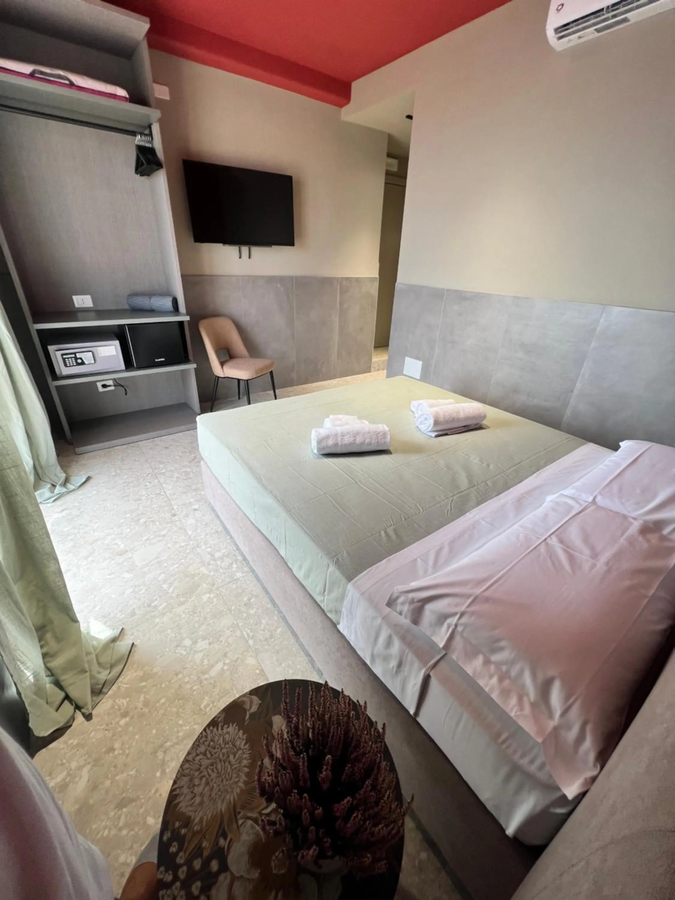 Superior Double or Twin Room with Sea View - single occupancy in Mia Suites Porto
