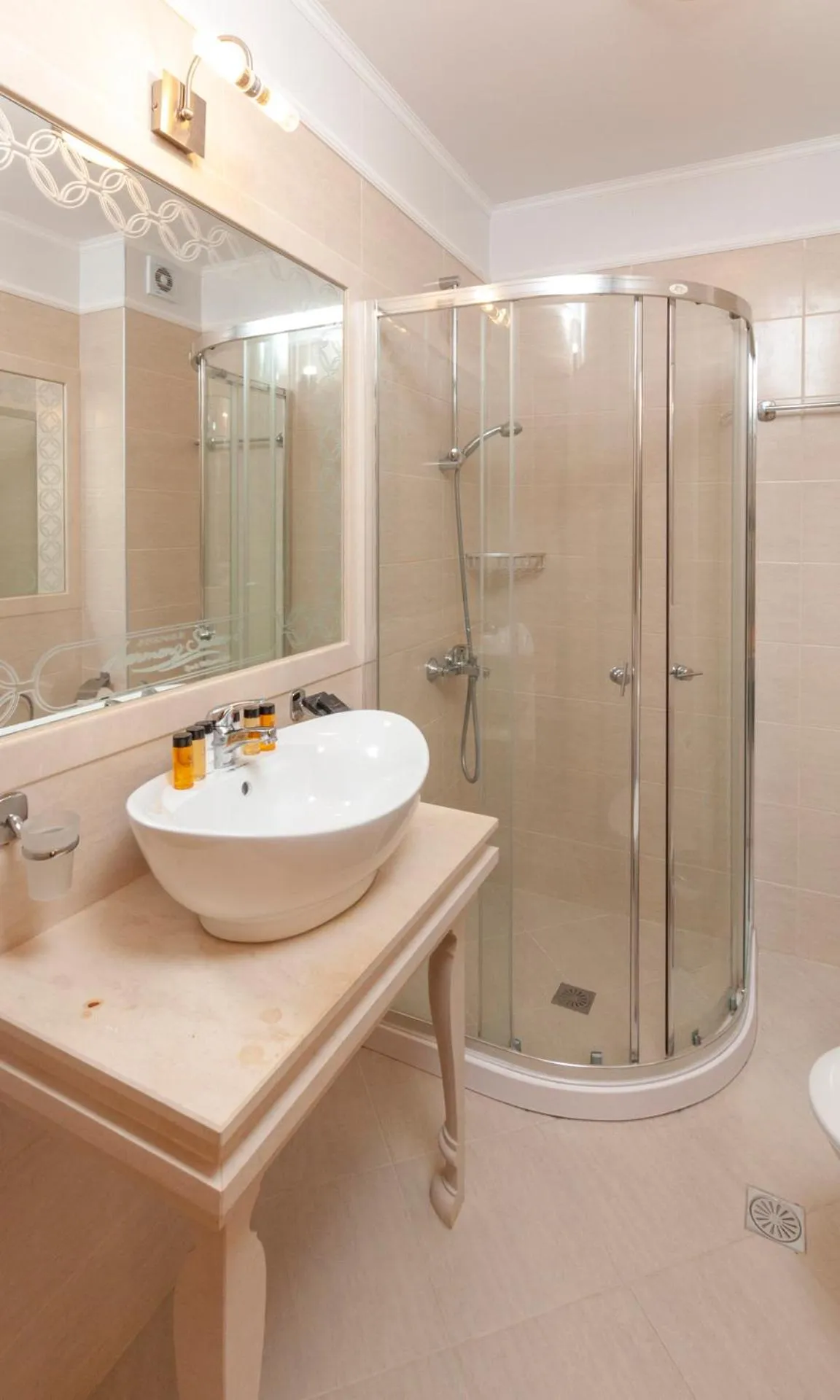 Shower in Harmony Suites Jungle - Family Friendly Complex