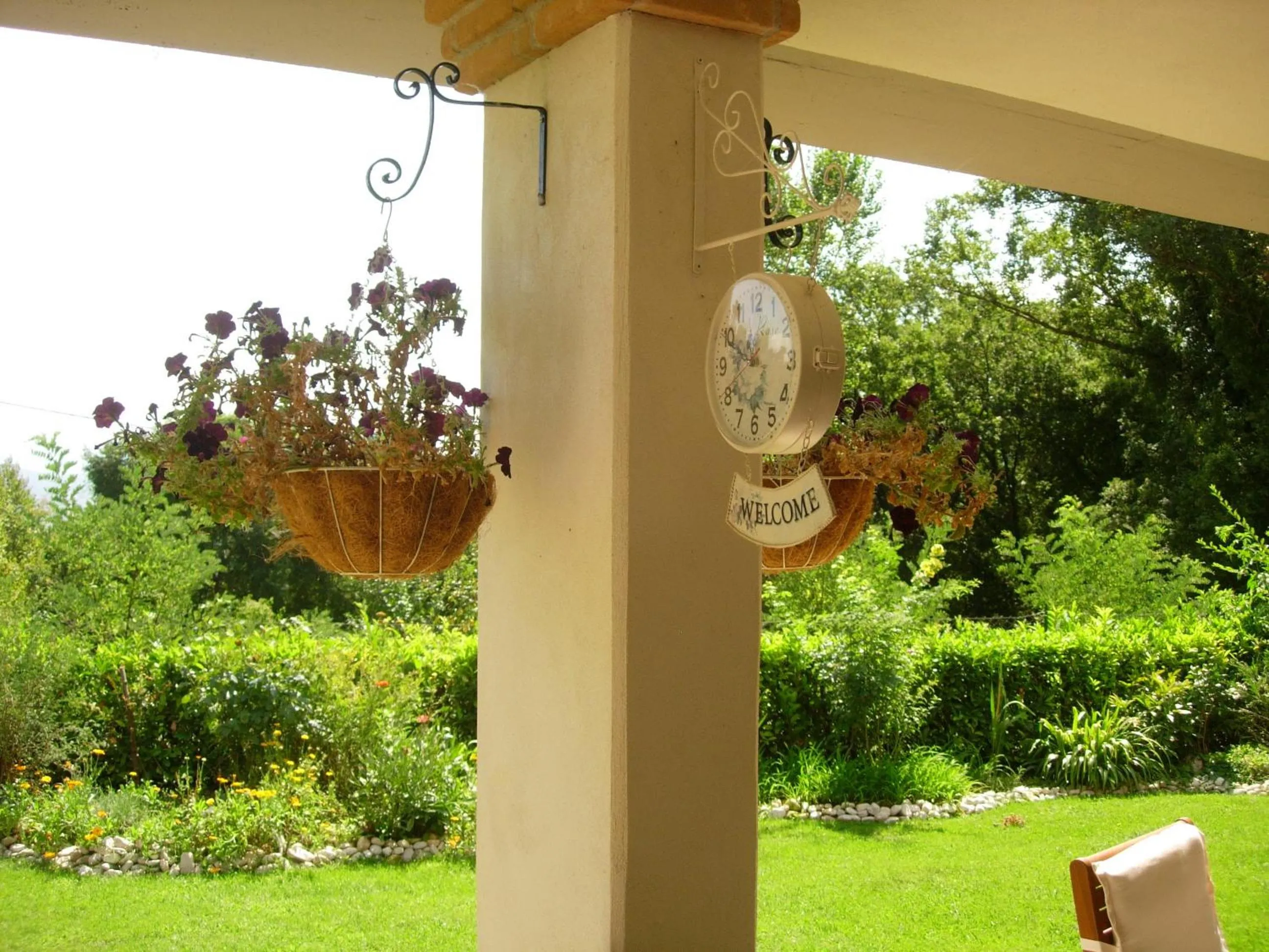 Garden view in B&B Il Cantico