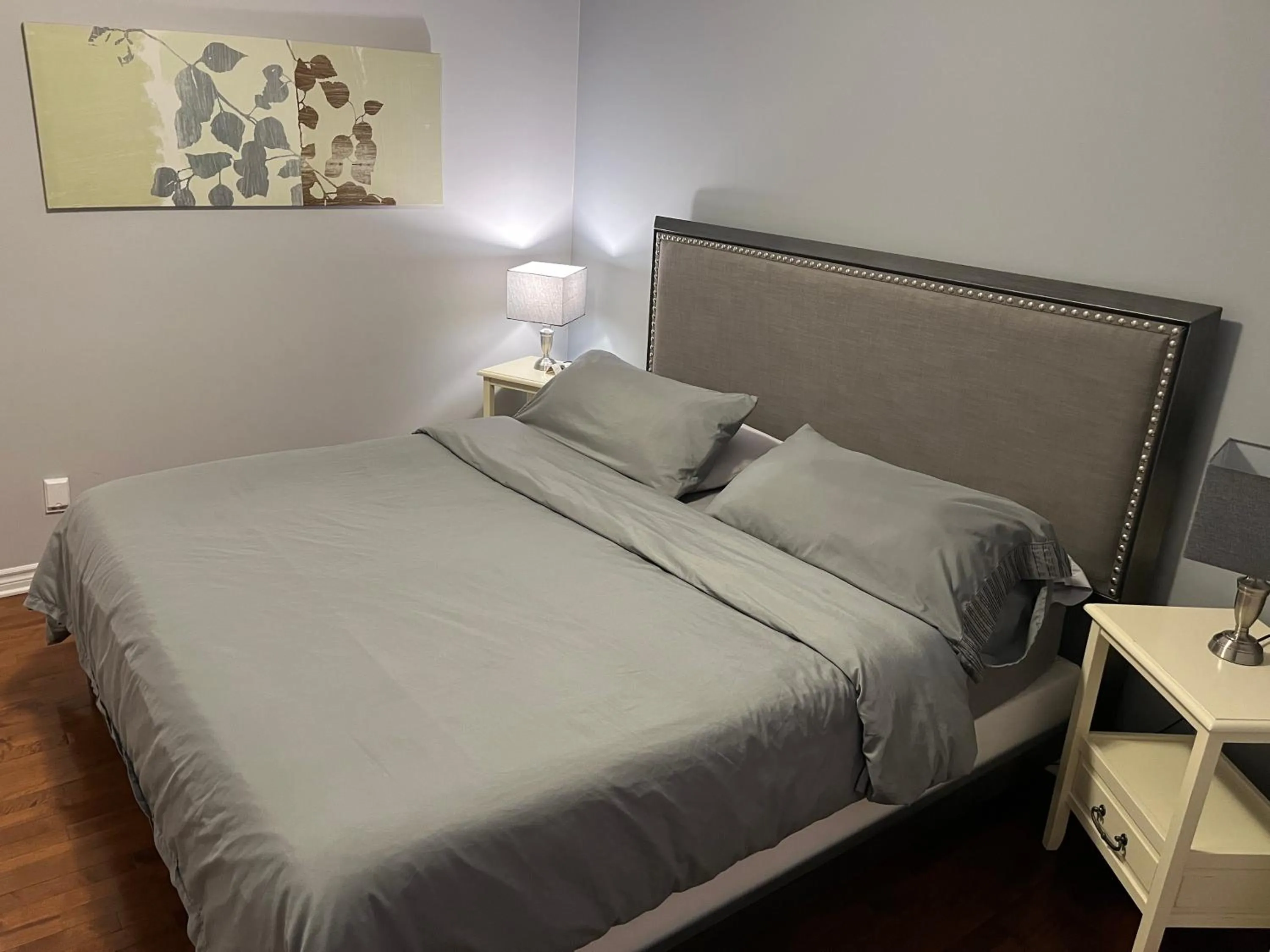 Bedroom, Bed in ApartHotelMontreal by Les Terrasses Saint Urbain 2225I2