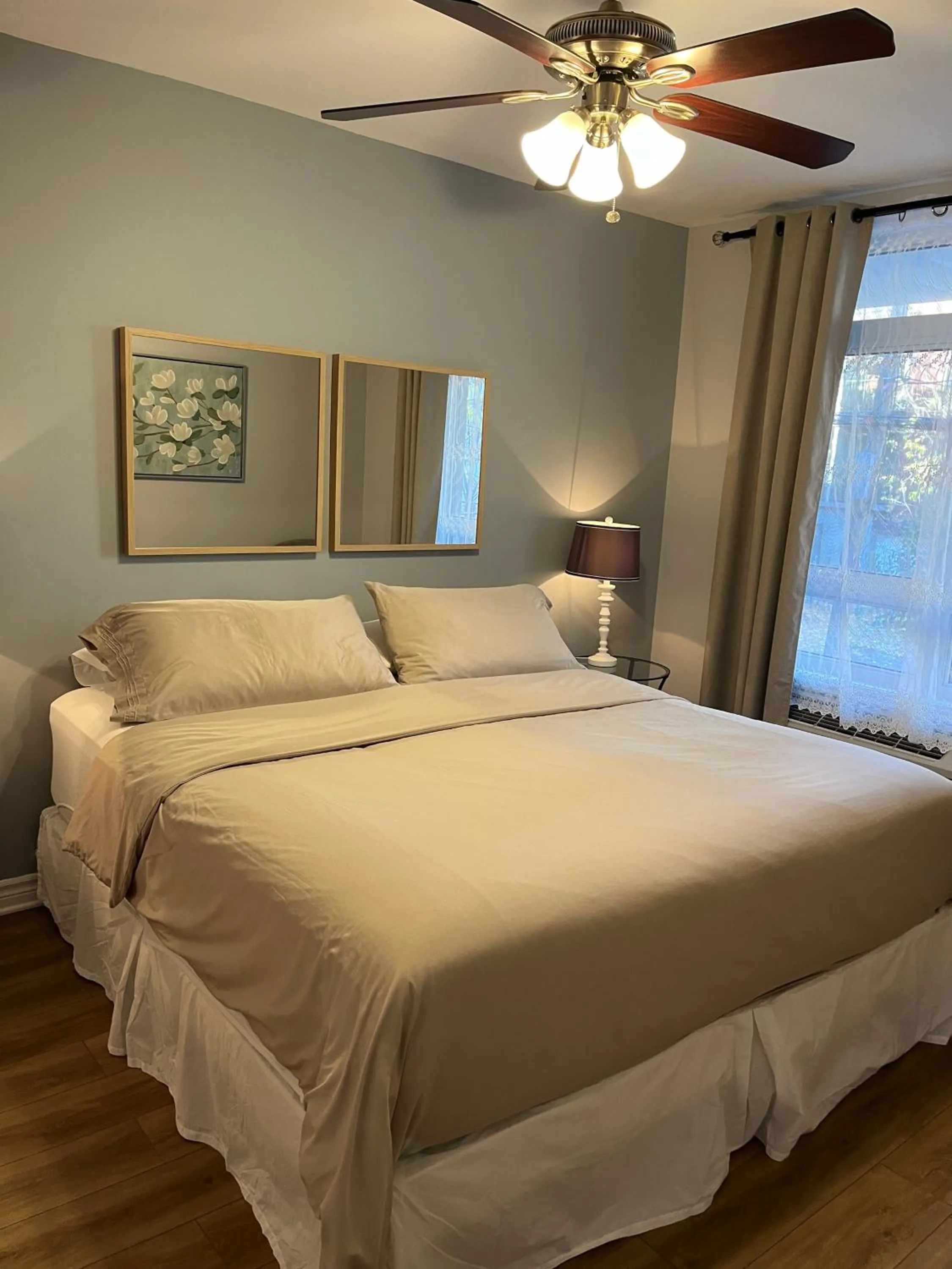 Bedroom, Bed in ApartHotelMontreal by Les Terrasses Saint Urbain 2225I2