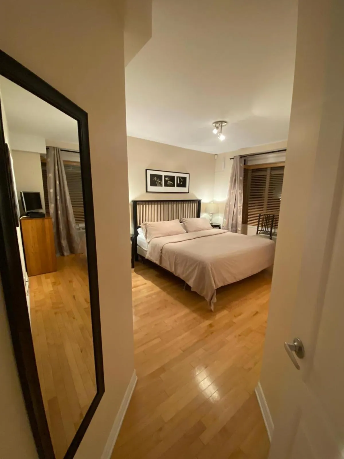 Bathroom, Bed in ApartHotelMontreal by Les Terrasses Saint Urbain 2225I2