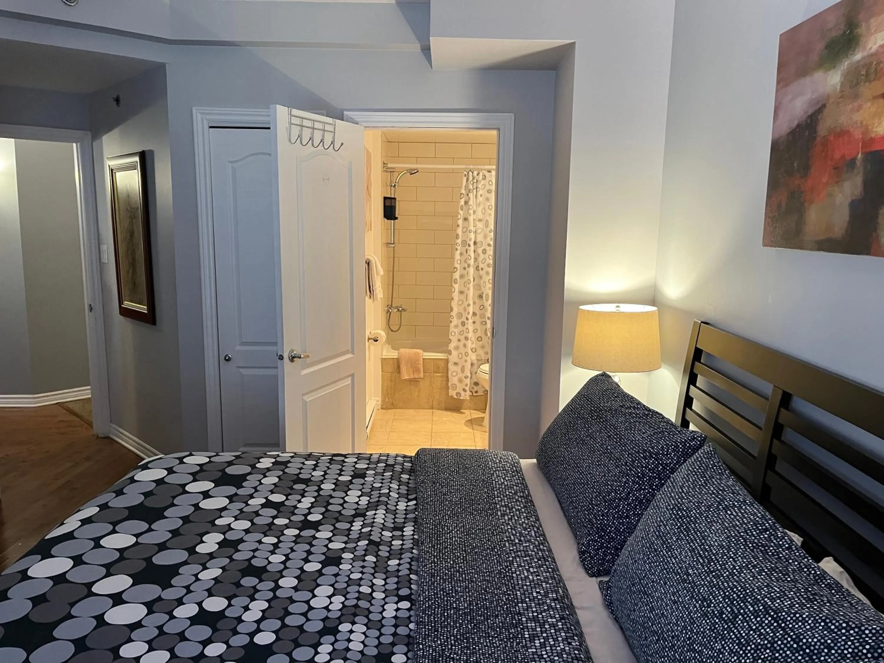 Bathroom, Bed in ApartHotelMontreal by Les Terrasses Saint Urbain 2225I2