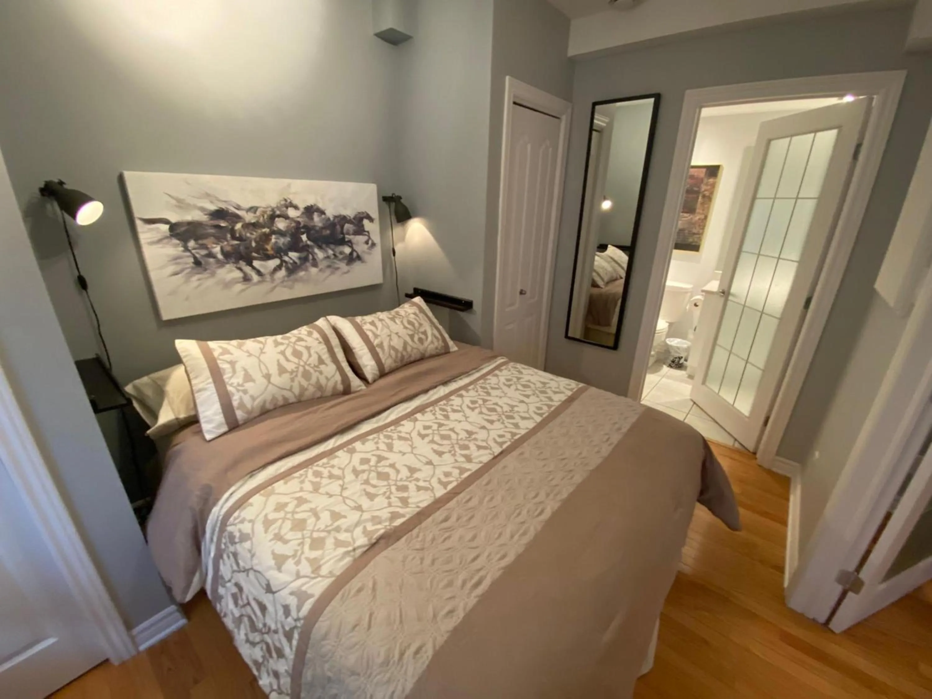 Bedroom, Bed in ApartHotelMontreal by Les Terrasses Saint Urbain 2225I2