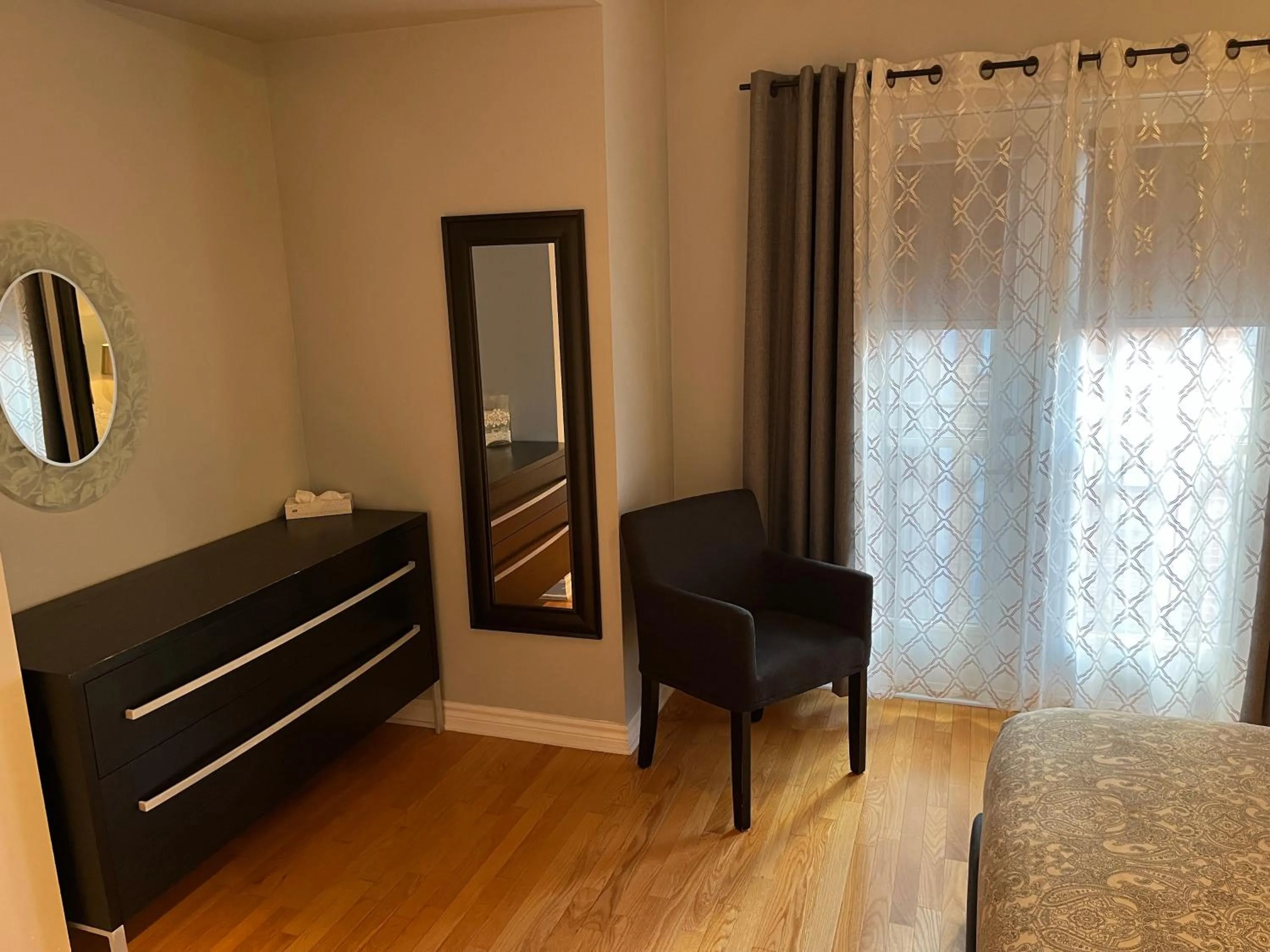 Bedroom, Bed in ApartHotelMontreal by Les Terrasses Saint Urbain 2225I2