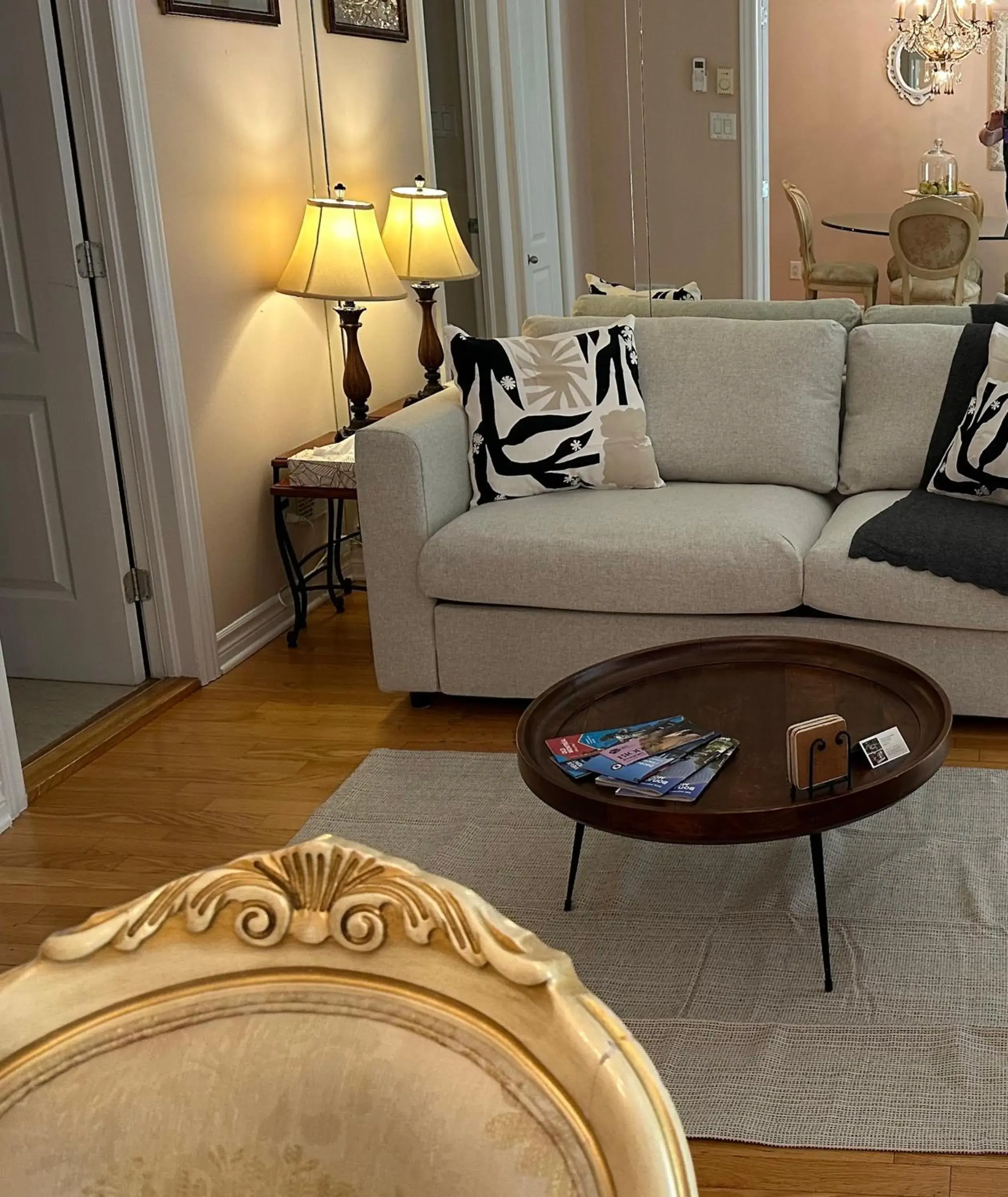 Sunshine Suite 401 in ApartHotelMontreal by Les Terrasses Saint Urbain 2225I2 Sunshine Suite 401 in ApartHotelMontreal by Les Terrasses Saint Urbain 2225I2