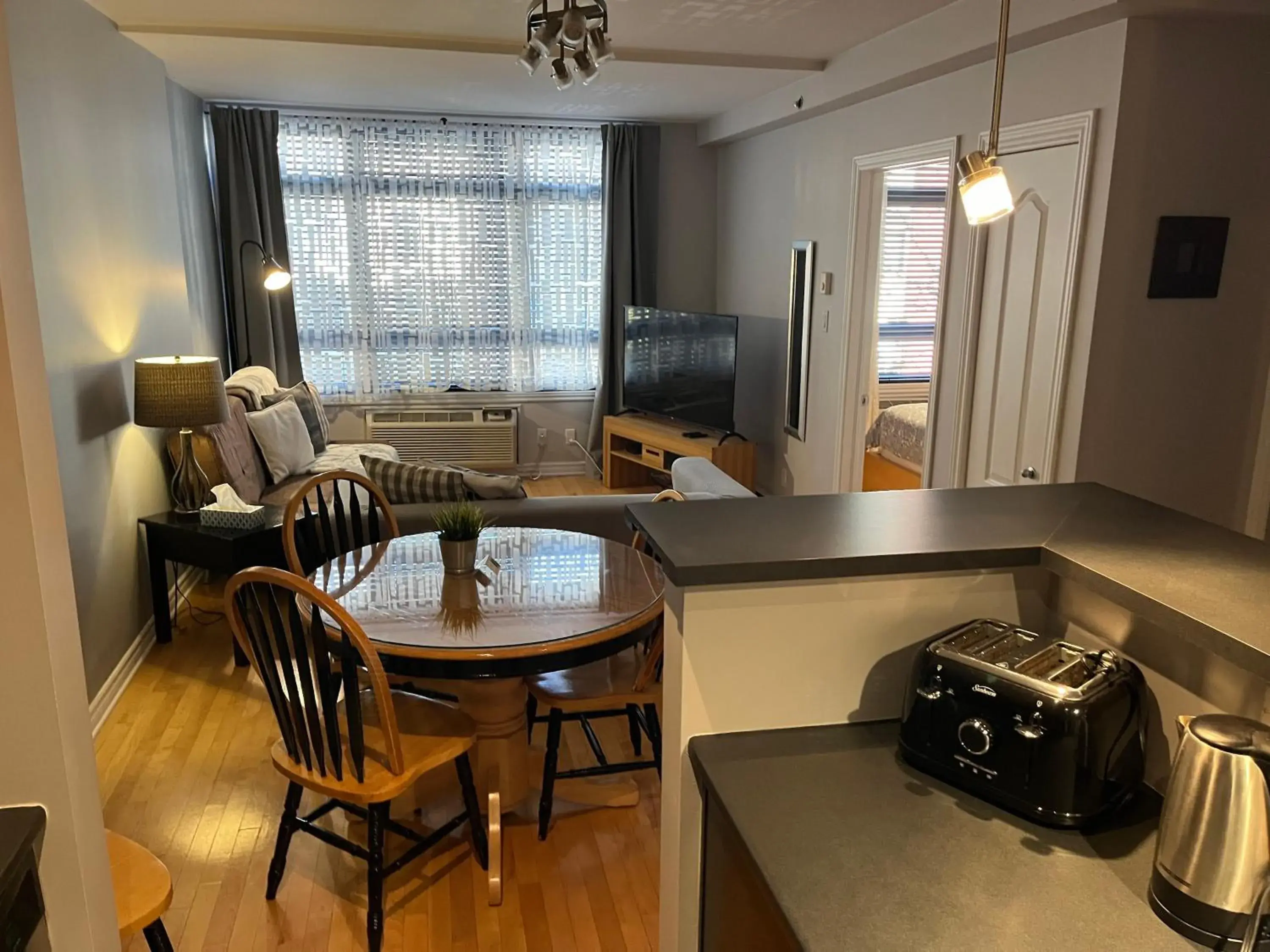 Pied a terre 206 in ApartHotelMontreal by Les Terrasses Saint Urbain 2225I2 Pied a terre 206 in ApartHotelMontreal by Les Terrasses Saint Urbain 2225I2