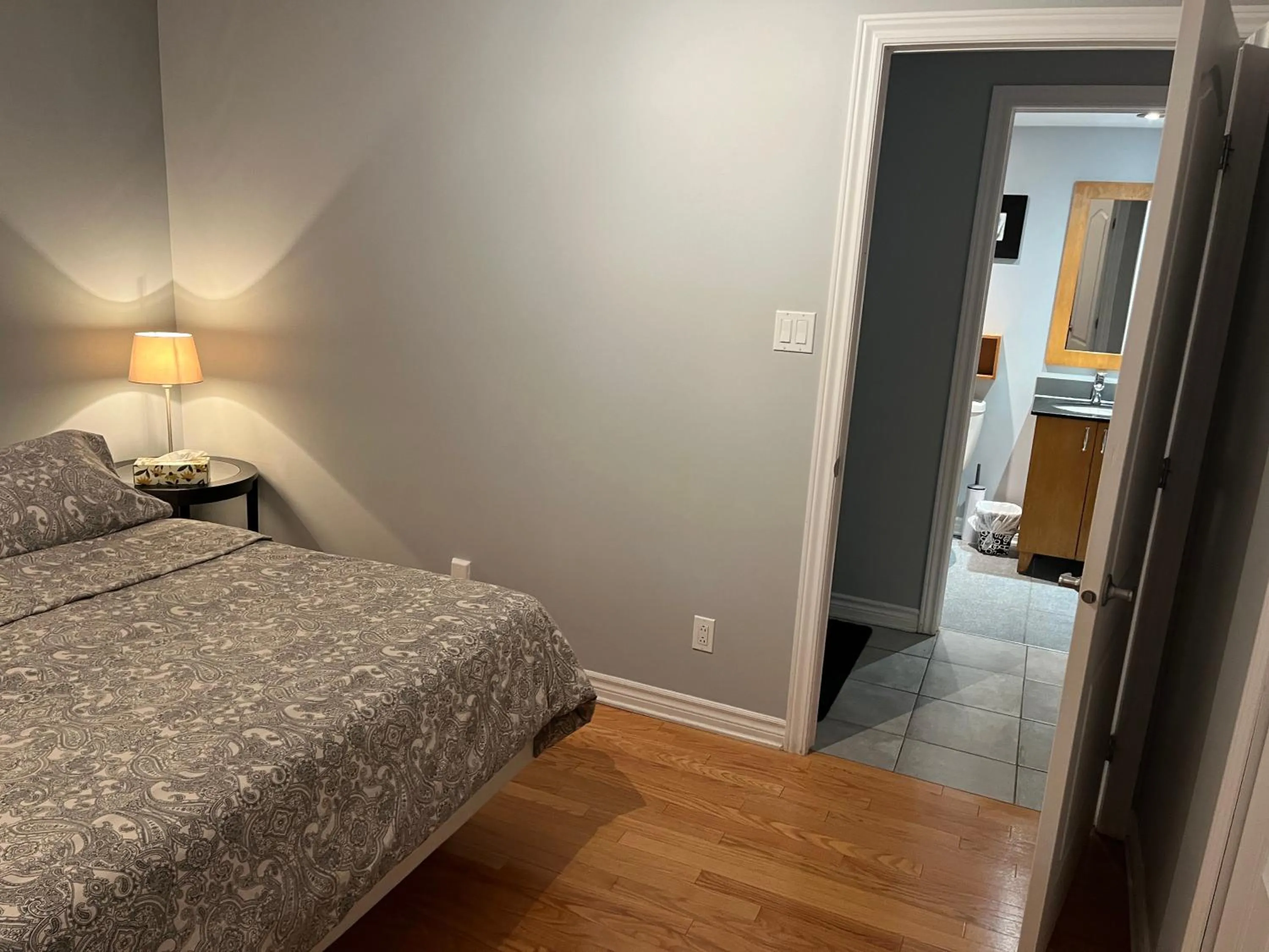 Bedroom, Bed in ApartHotelMontreal by Les Terrasses Saint Urbain 2225I2